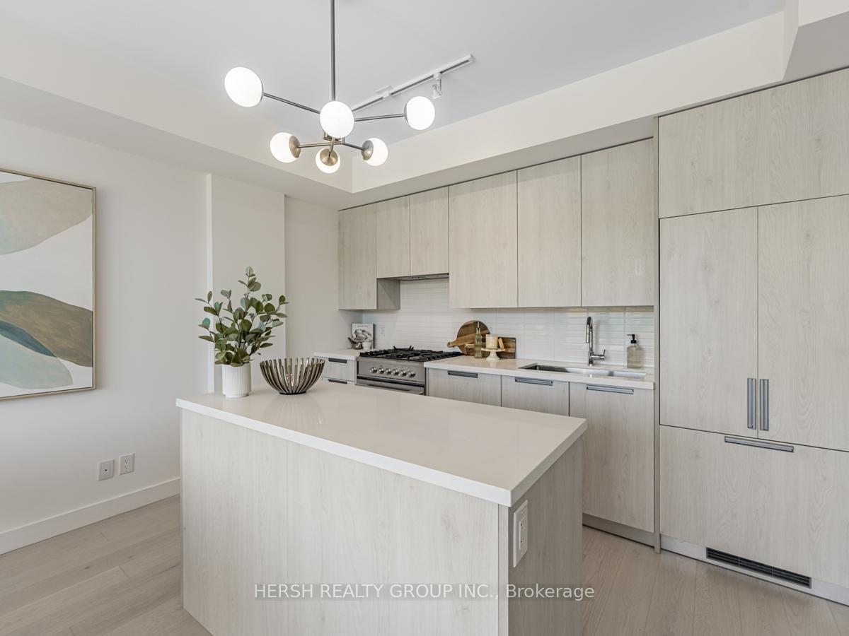 2 Bedrooms Condo at 160 Kingsway,  Toronto For sale