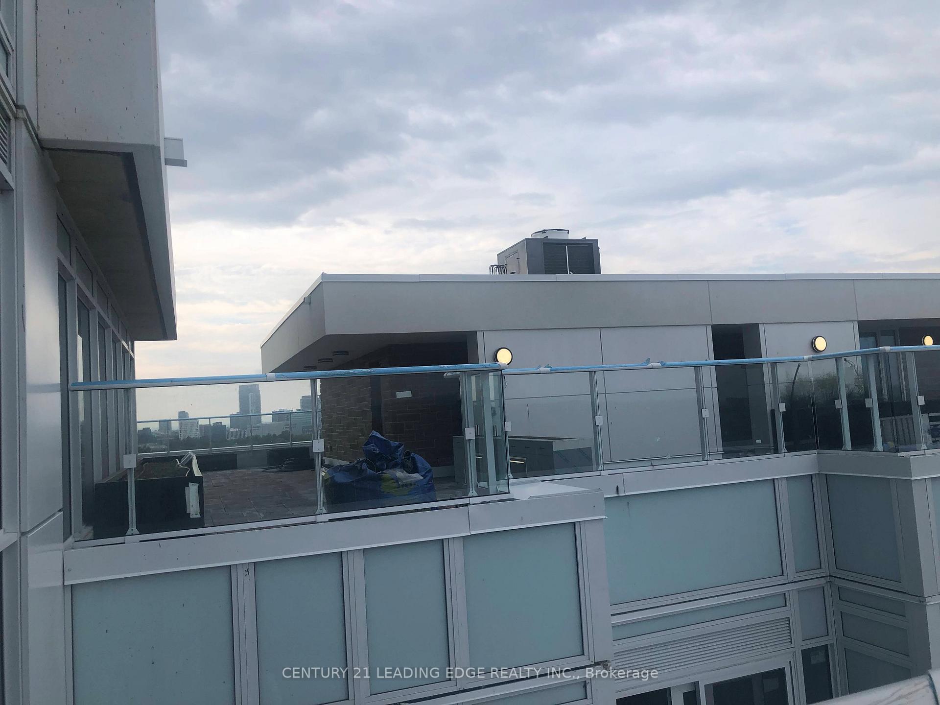 2 Bedrooms Condo at 10 Deerlick,  Toronto For sale