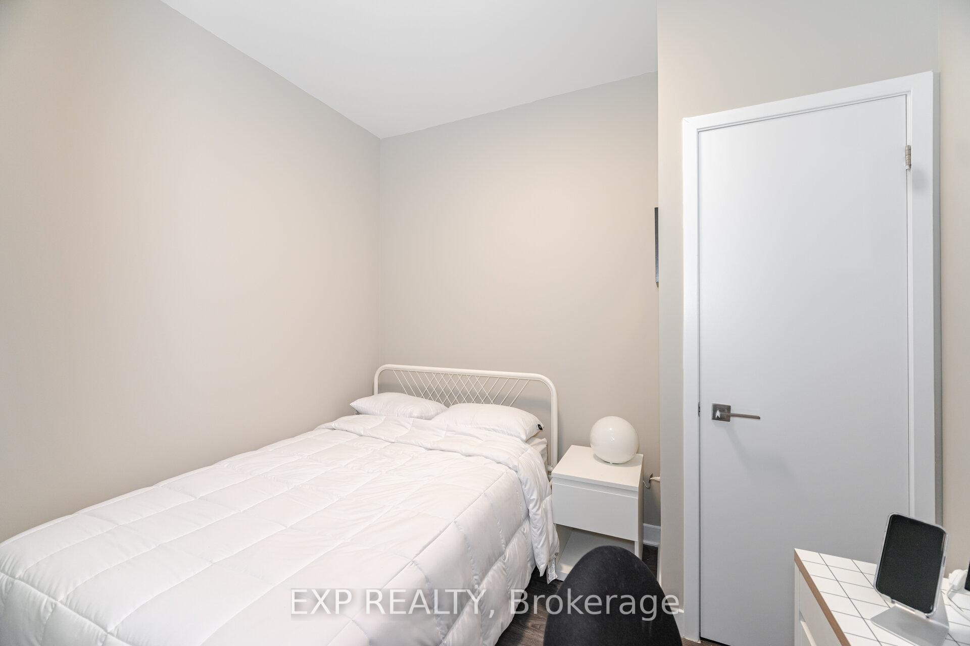 2 Bedrooms Condo at 4055 Parkside Village, Mississauga For sale