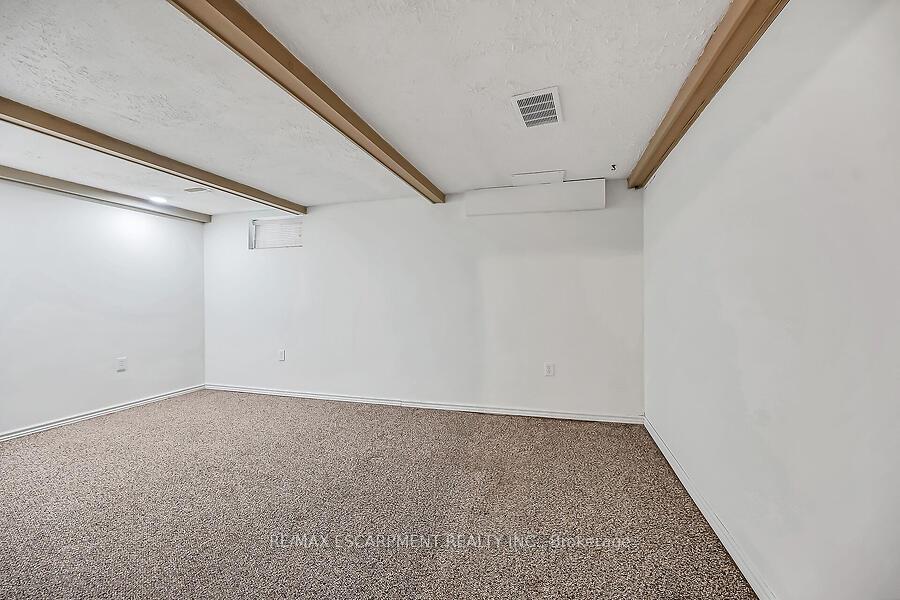 3 Bedrooms Condo at 1115 Paramount, Hamilton For sale