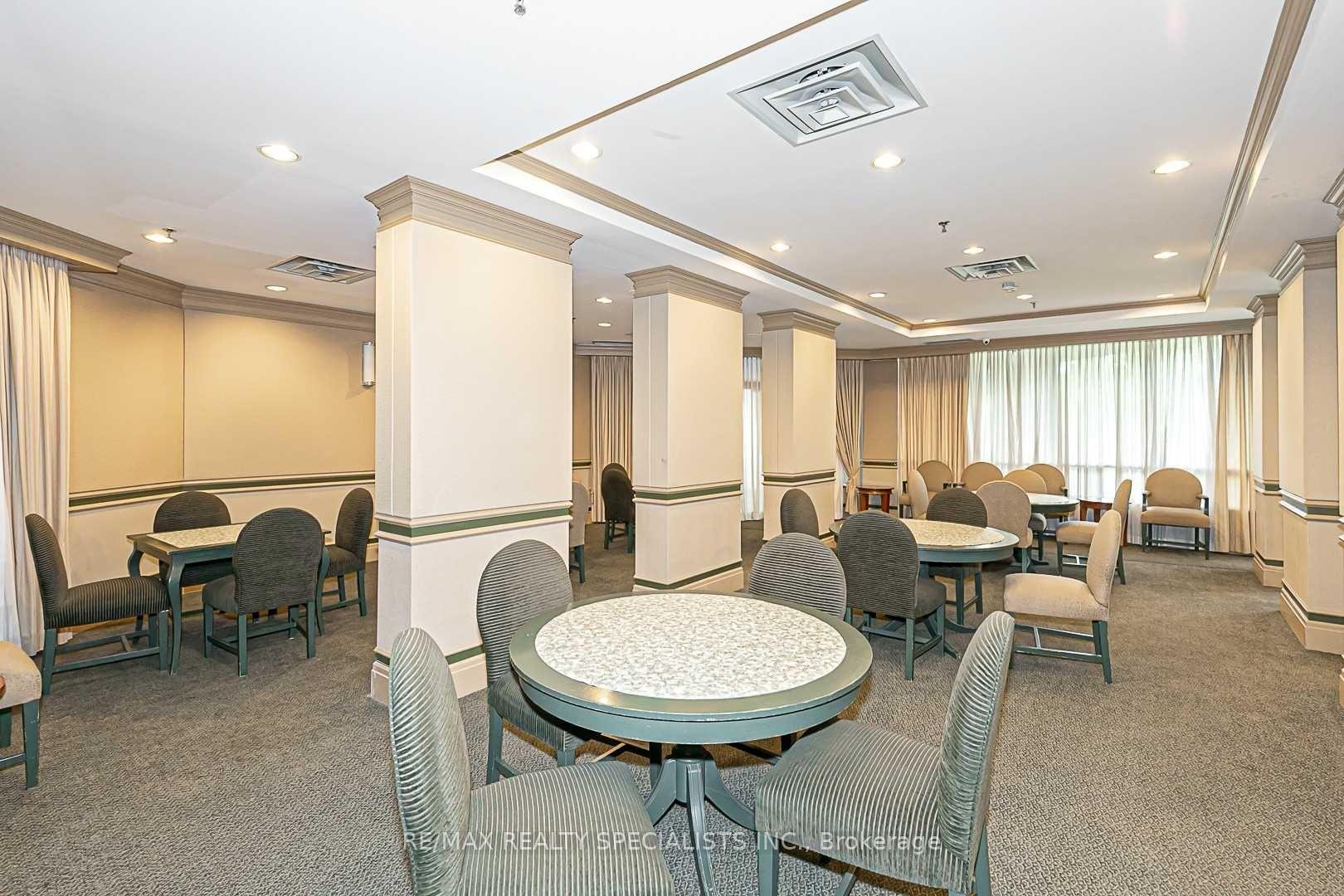 3 Bedrooms Condo at 168 Bonis, Toronto For sale