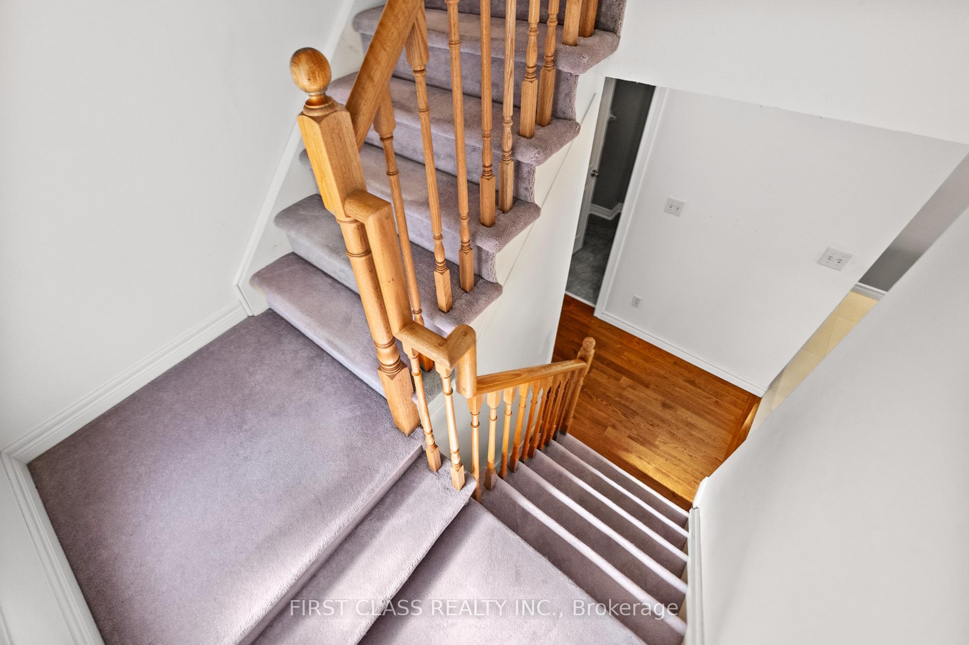 4 Bedrooms Condo at 10A Leaside Park, Toronto For sale