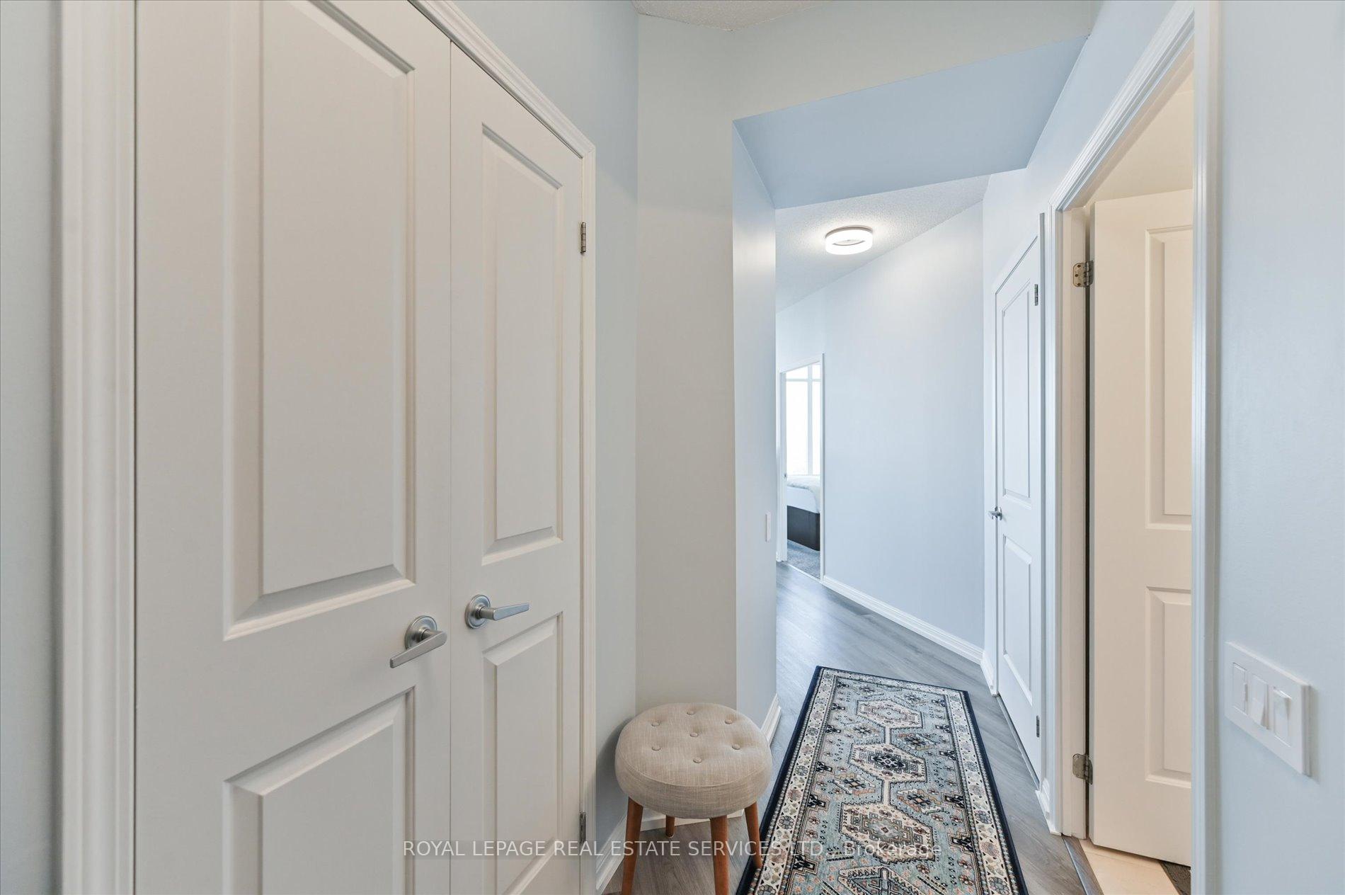 1 Bedroom Condo at 15 Windermere,  Toronto For sale