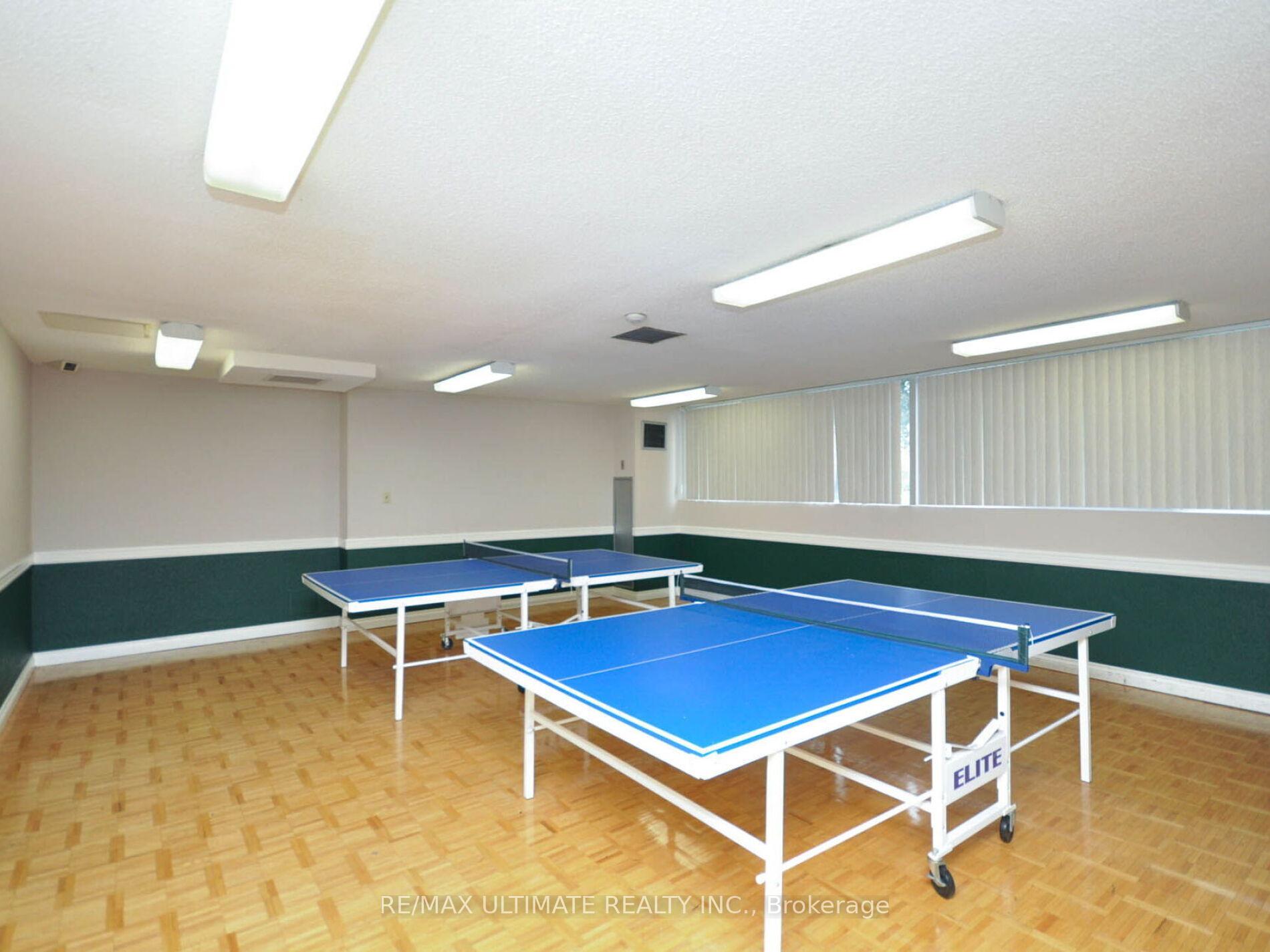 3 Bedrooms Condo at 3700 Kaneff, Mississauga For sale