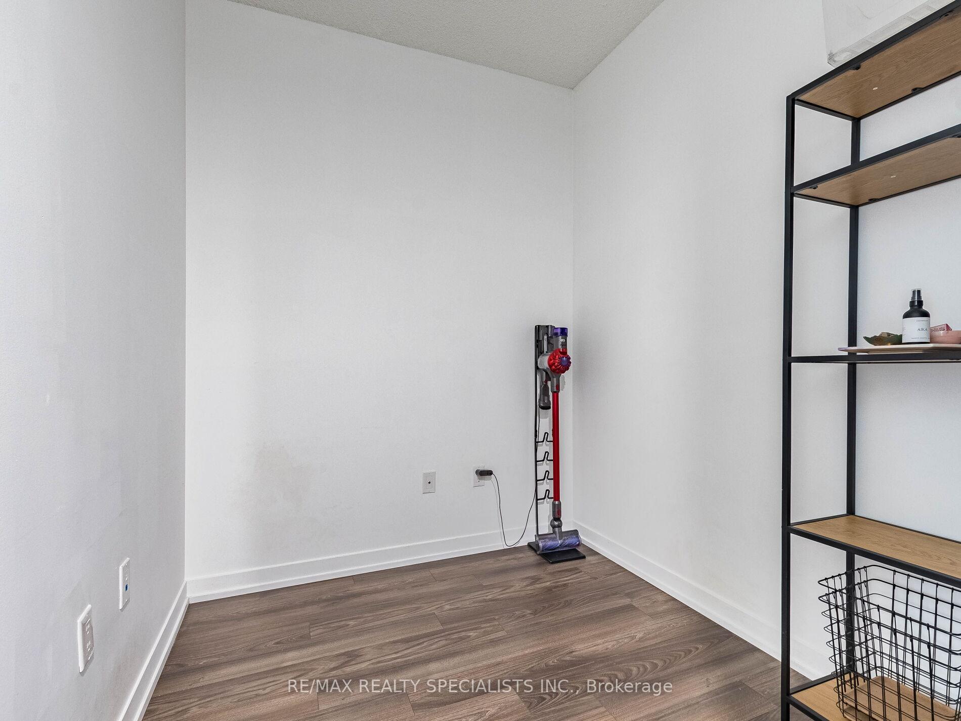 2 Bedrooms Condo at 2560 Eglinton, Mississauga For sale