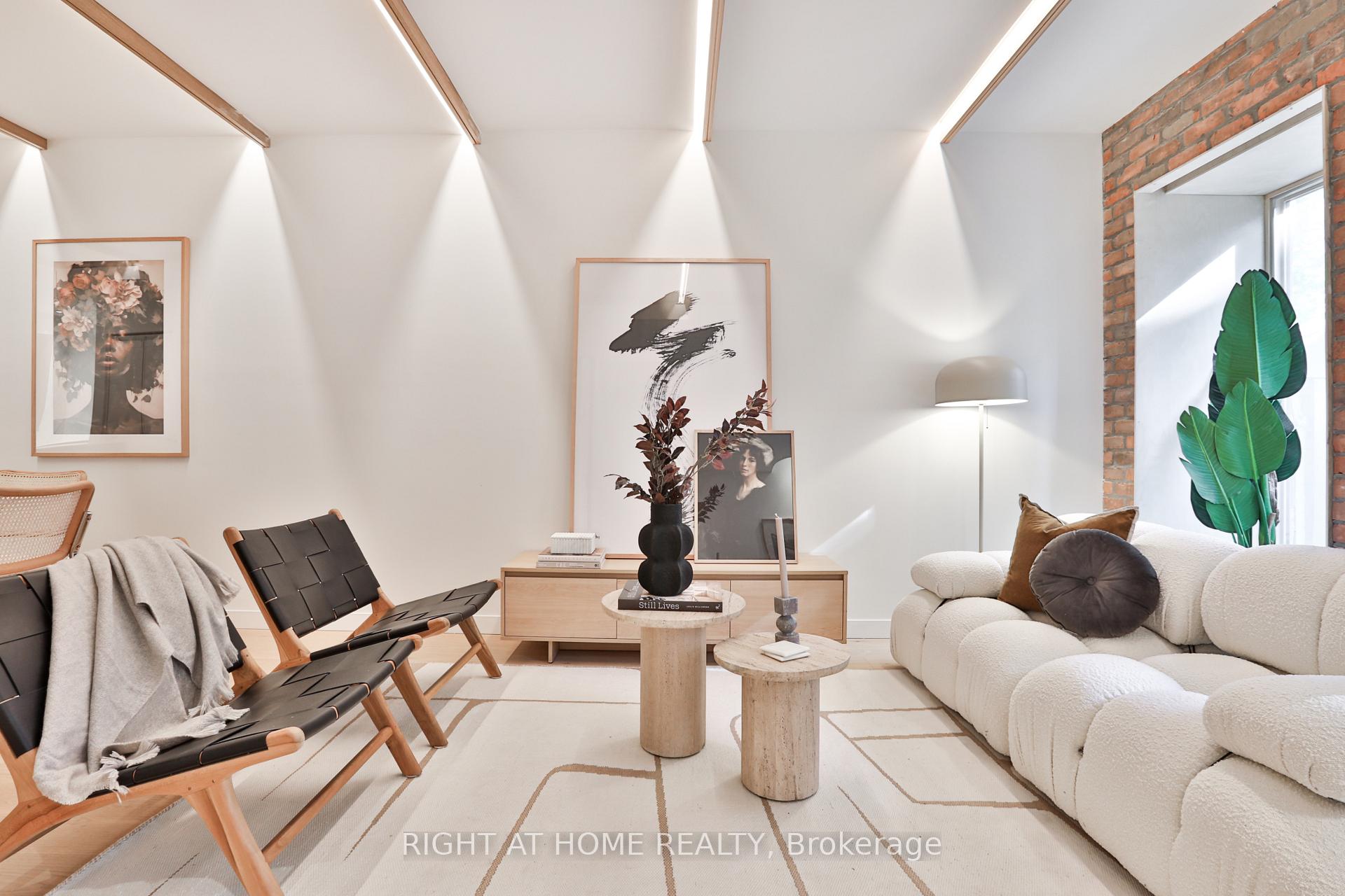 2 Bedrooms Condo at 225 Brunswick, Toronto For sale