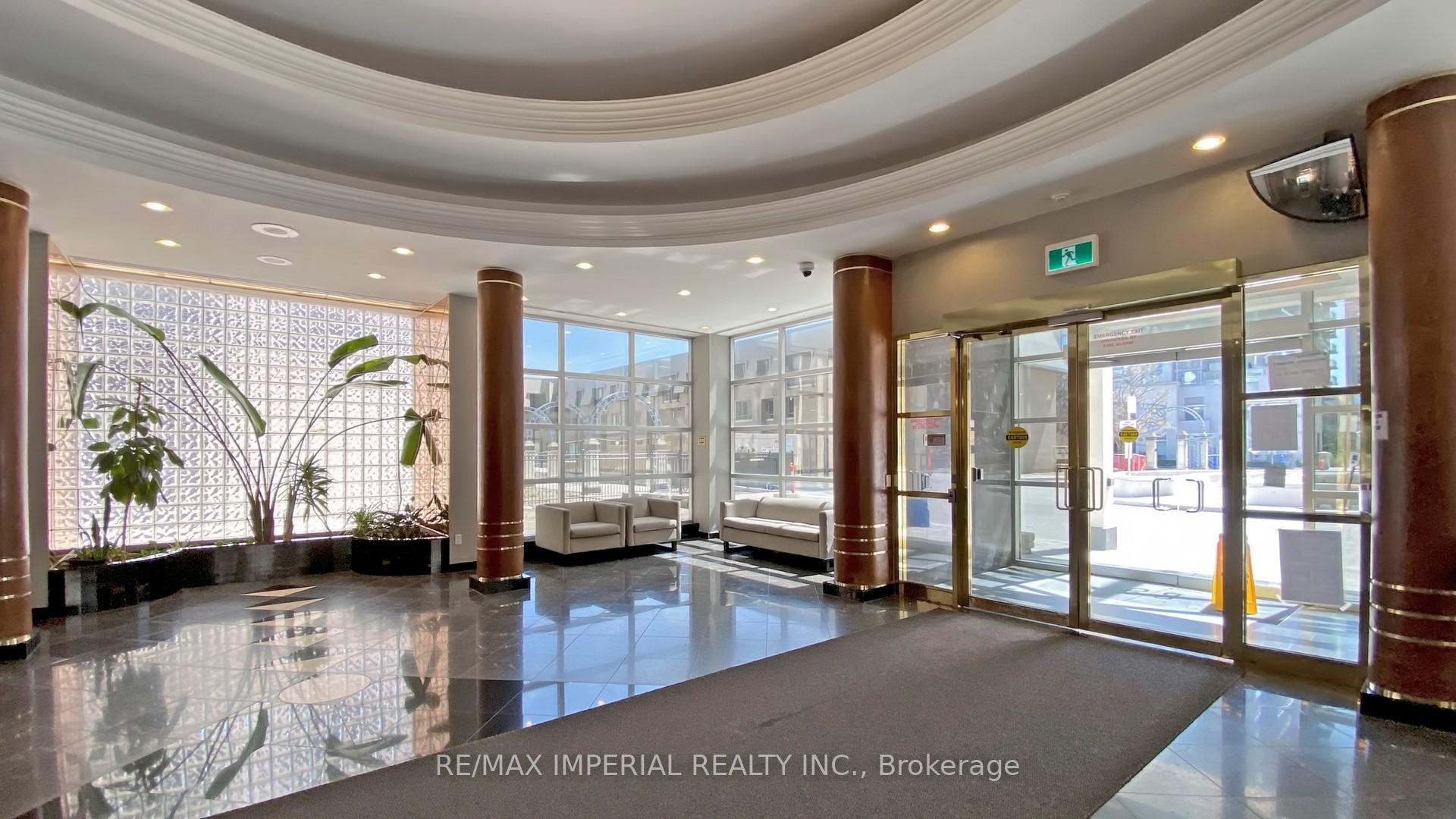 3 Bedrooms Condo at 18 Hollywood, Toronto For sale