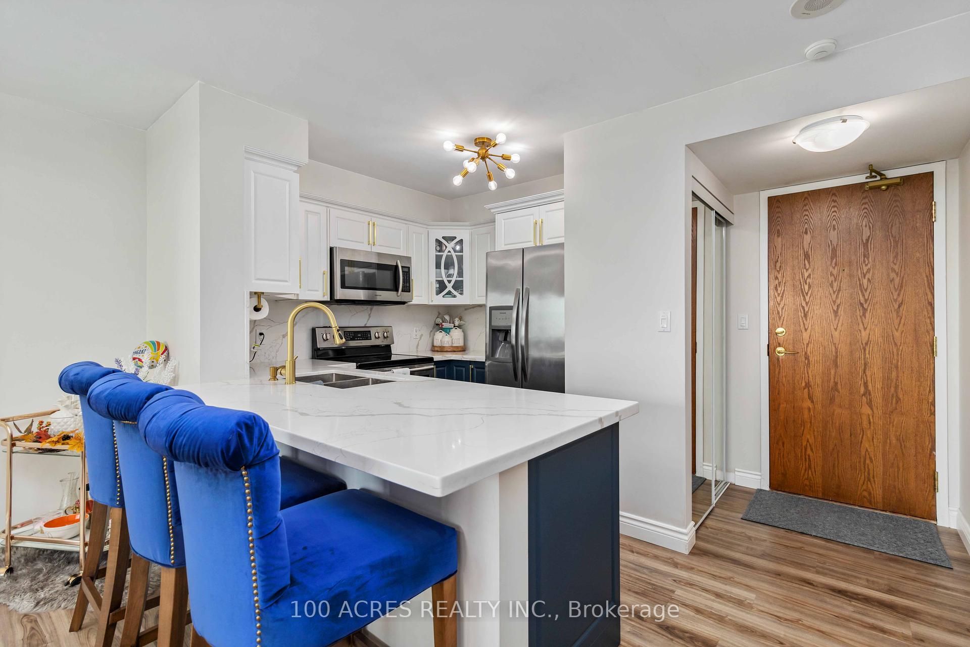 2 Bedrooms Condo at 4879 Kimbermount,  Mississauga For sale