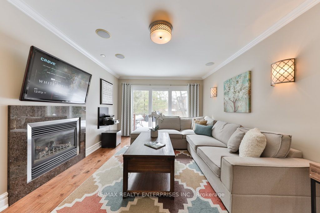 1076 Red Pine Crescent