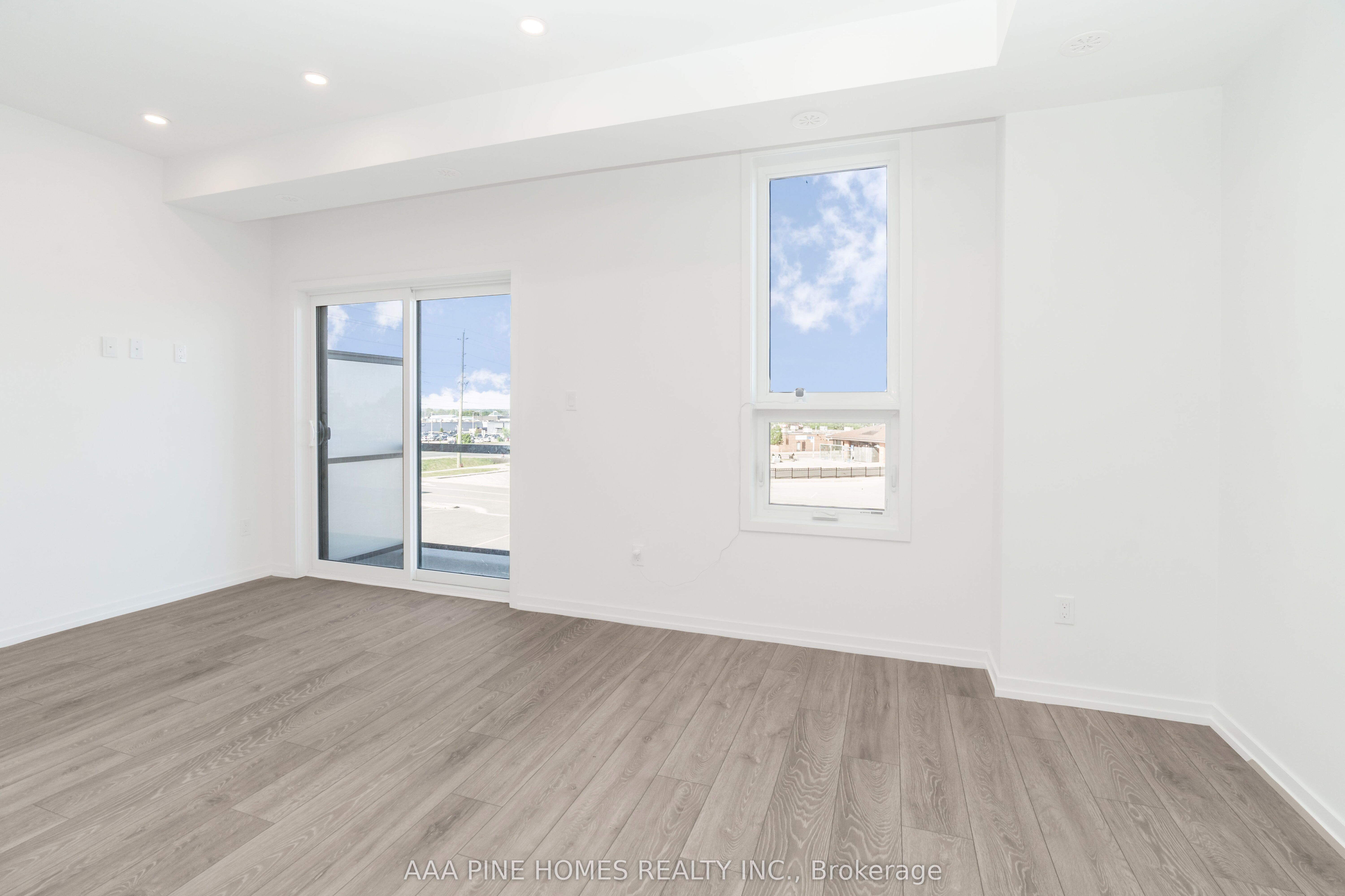 20 Lytham Green Circle, ##4