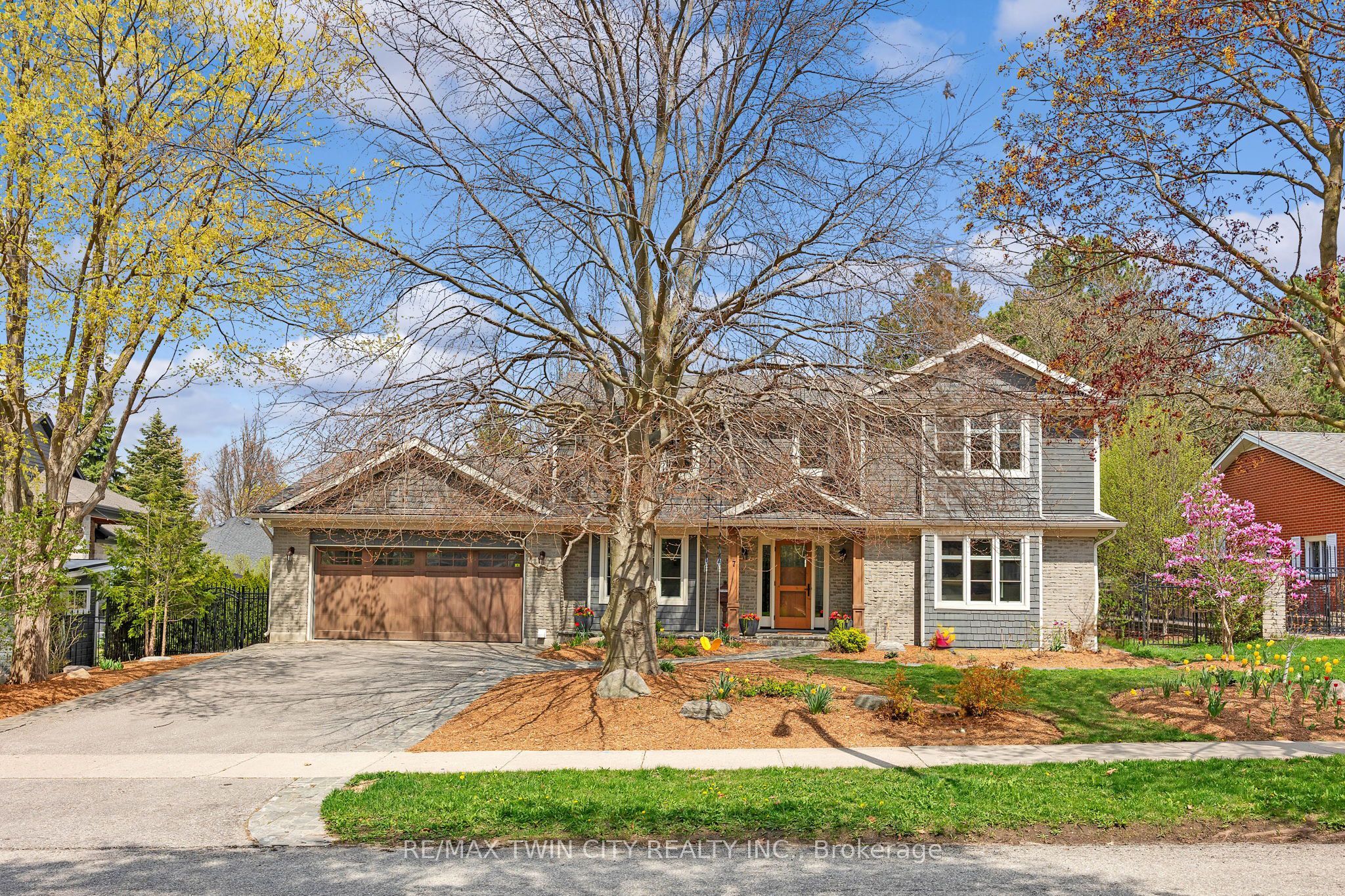 7 Huntley Crescent