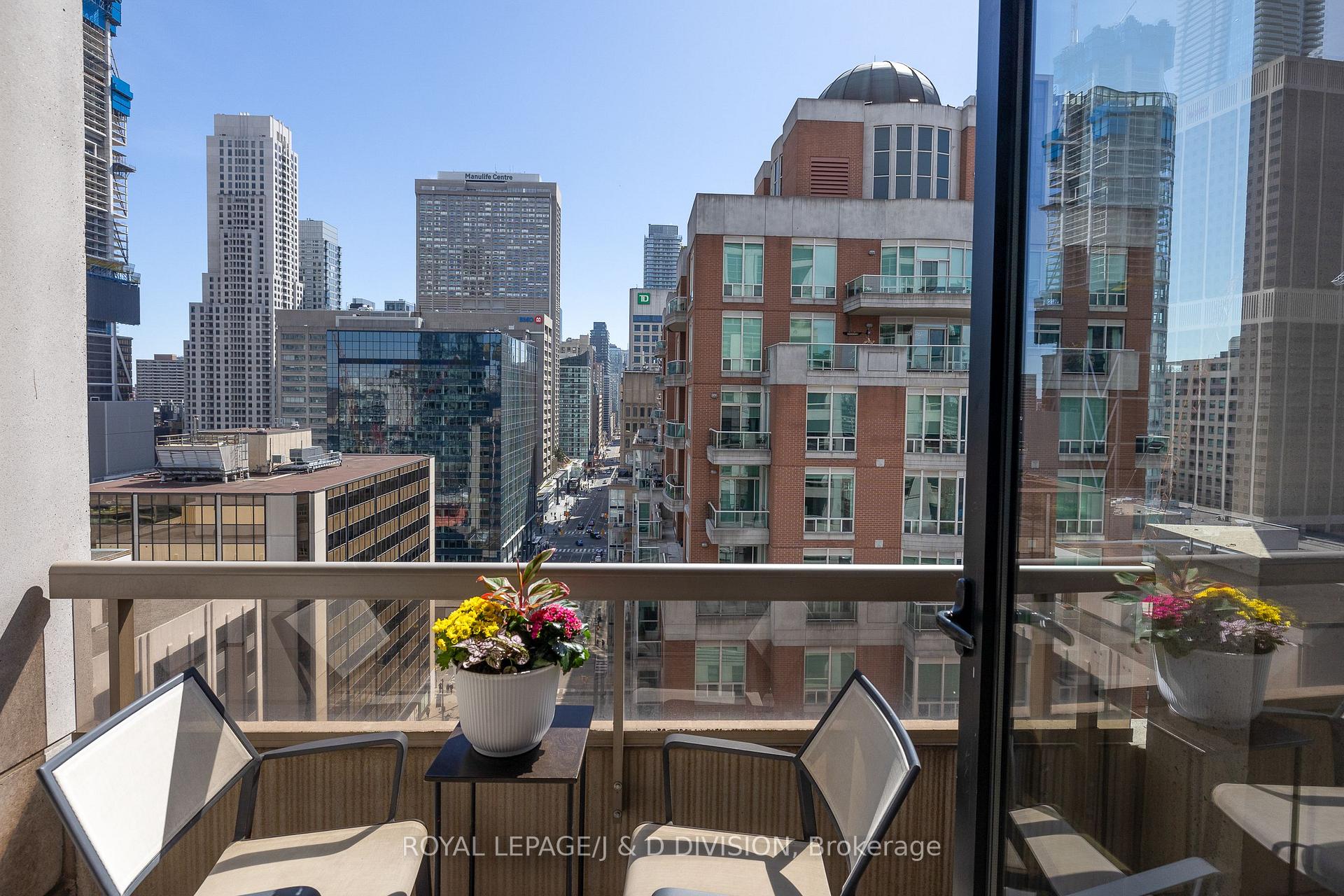 3 Bedrooms Condo at 68 Yorkville,  Toronto For sale