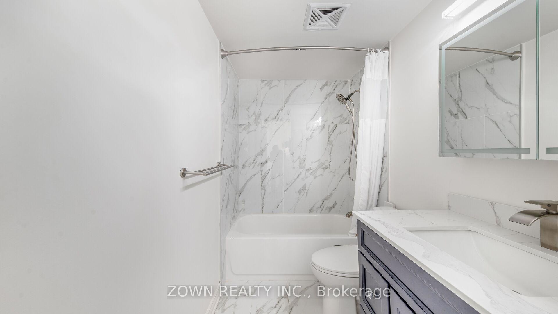 3 Bedrooms Condo at 15 Maplewood, Toronto For sale