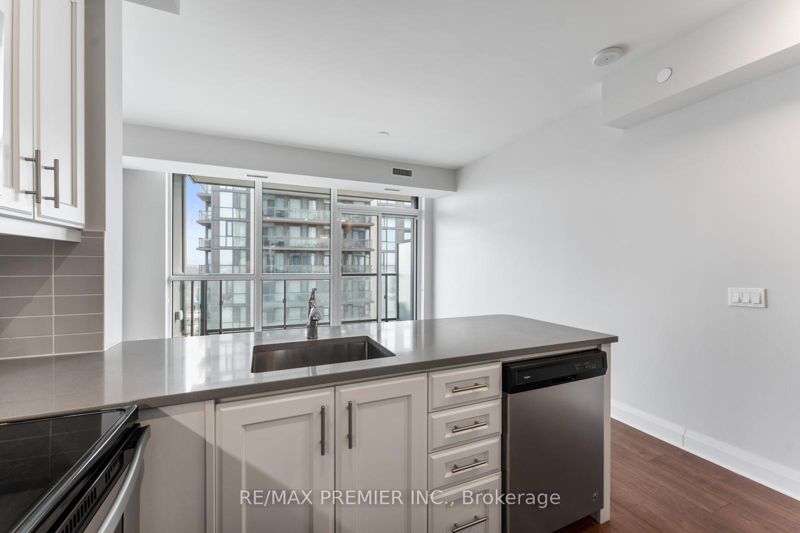 2 Bedrooms Condo at 15 Zorra,  Toronto For sale