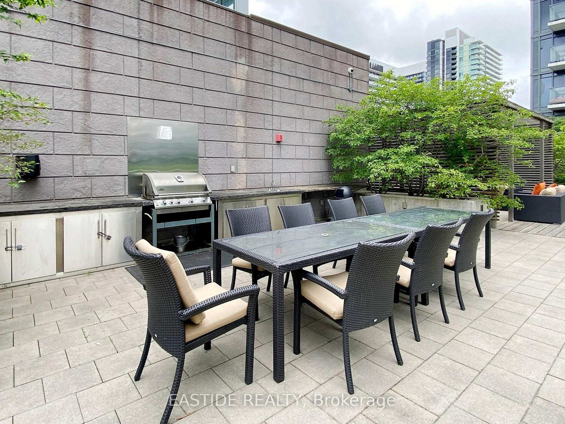 2 Bedrooms Condo at 121 Mcmahon, Toronto For sale