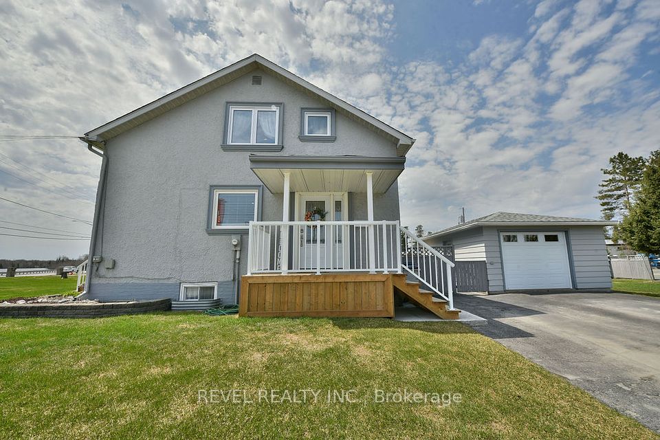 864 Riverside