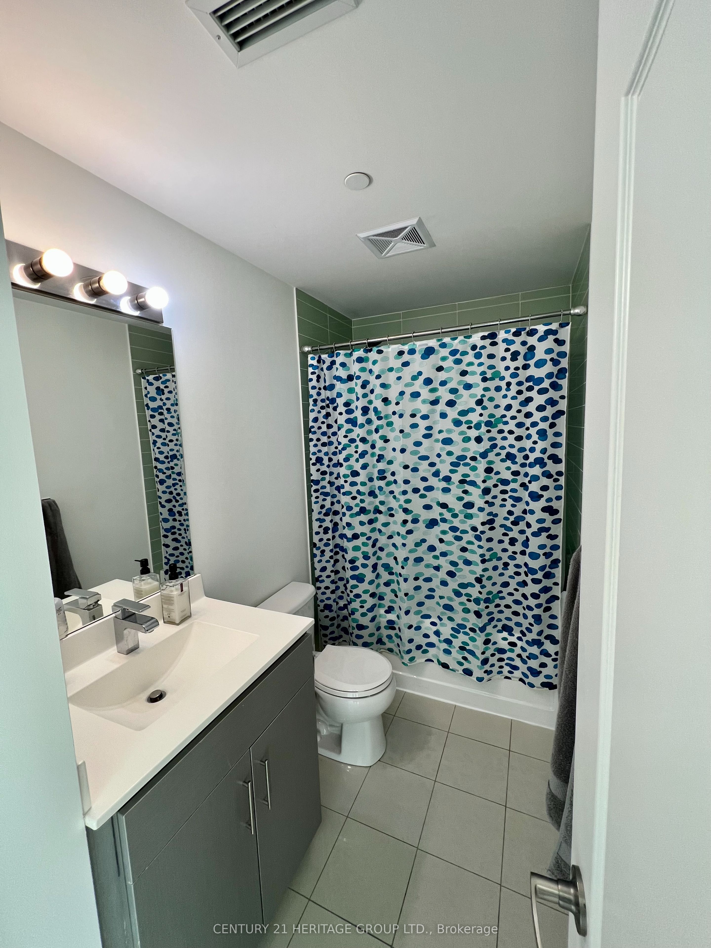 68 Canterbury Place, #1802