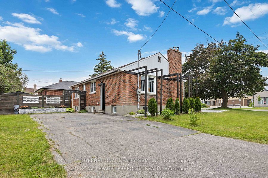 575 Stevenson Road N, Oshawa McLaughlin