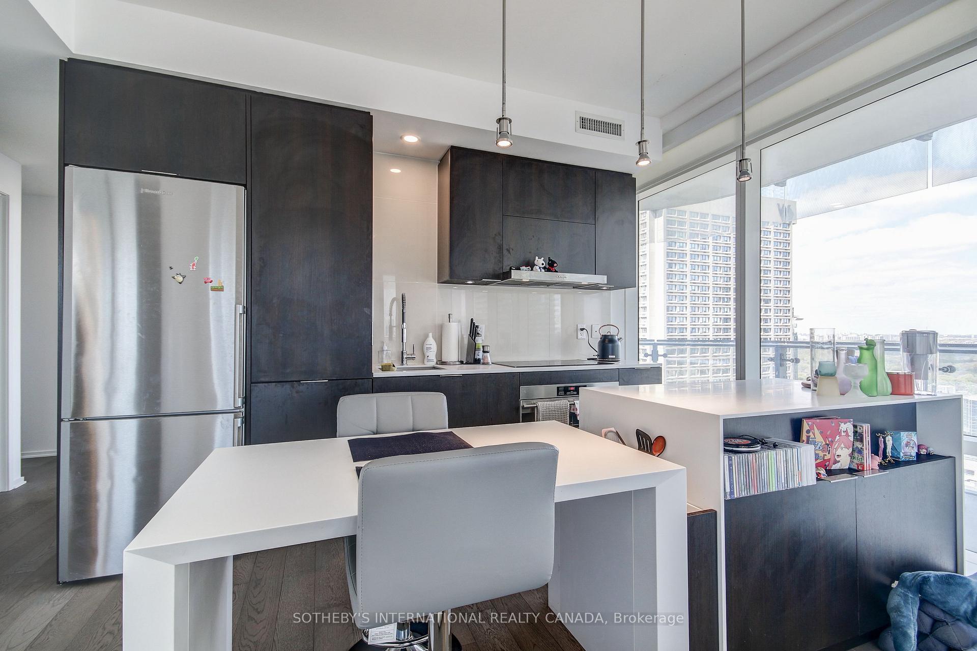 2 Bedrooms Condo at 1 Bloor, Toronto For sale
