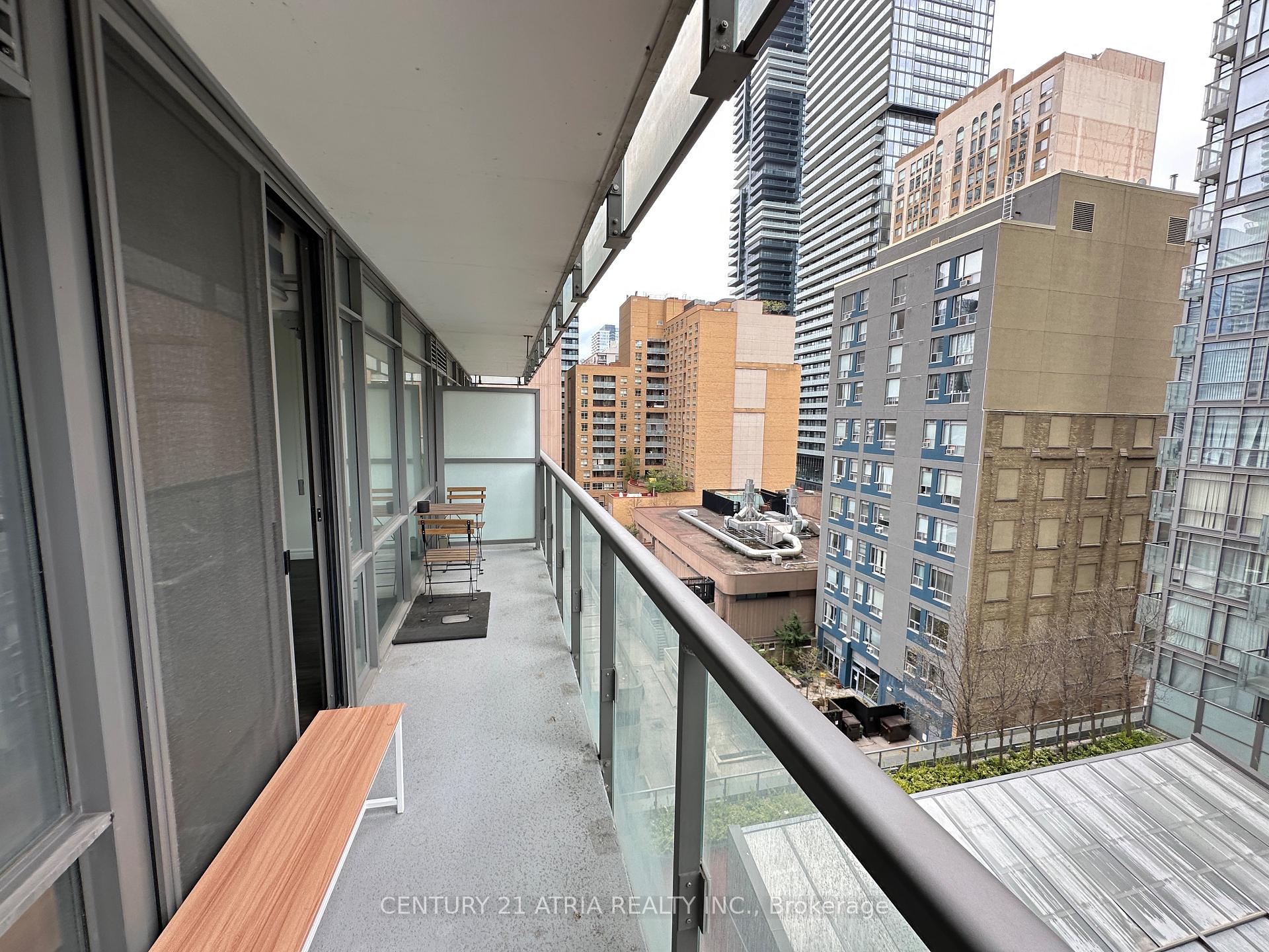 2 Bedrooms Condo at 37 Grosvenor,  Toronto For sale