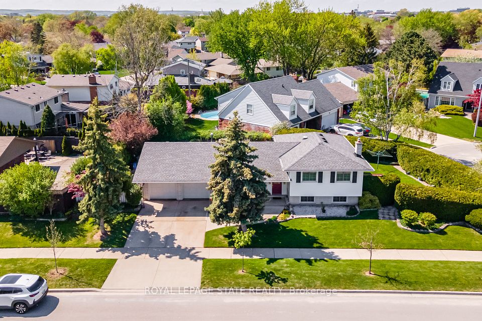 4389 Kerry Drive, Burlington, ON L7L 1W5