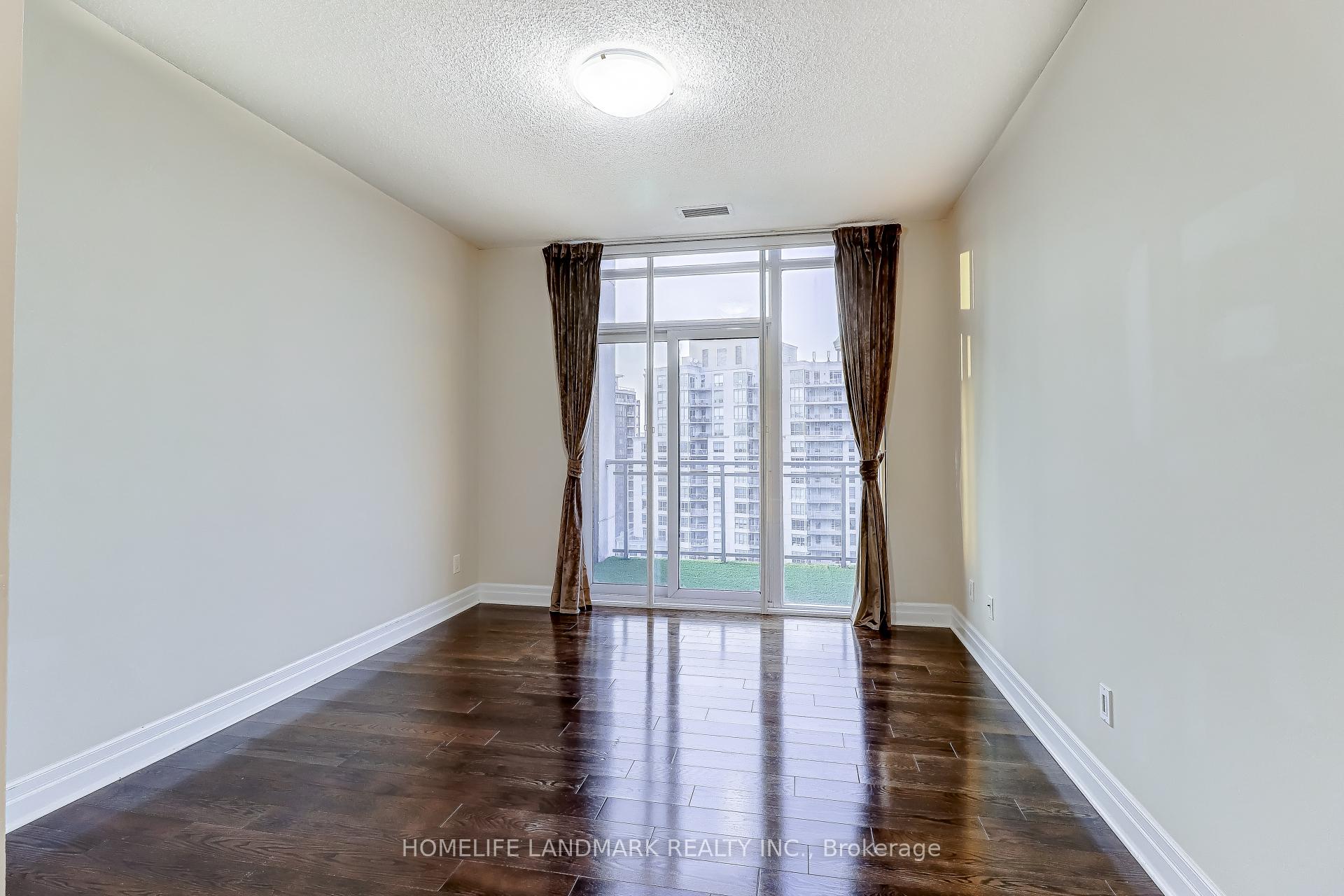 3 Bedrooms Condo at 58 Marine Parade, Toronto For sale