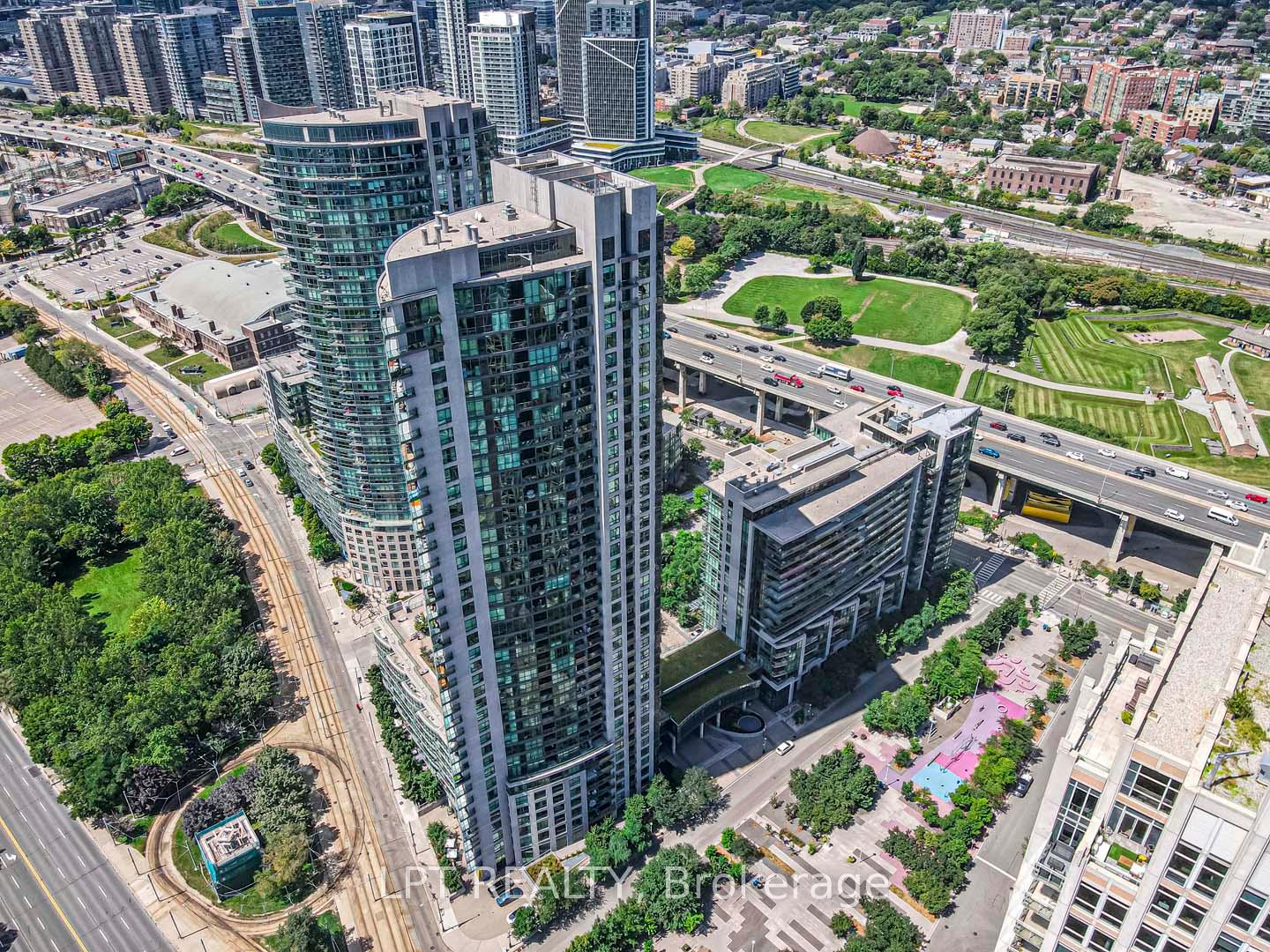 2 Bedrooms Condo at 215 Fort York, Toronto For sale