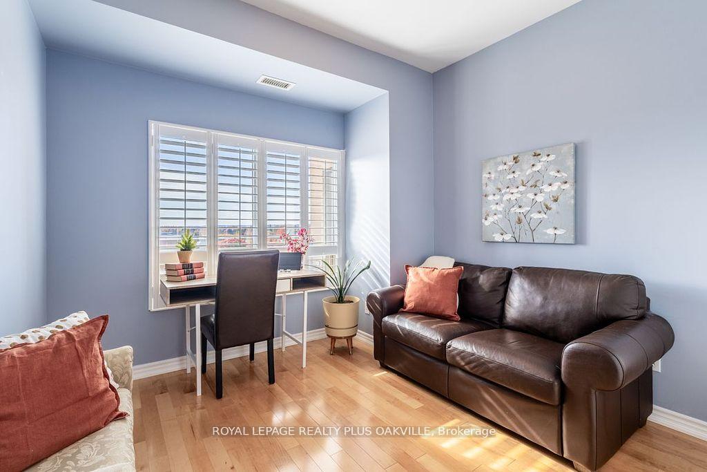 2 Bedrooms Condo at 1499 Nottinghill, Oakville For sale