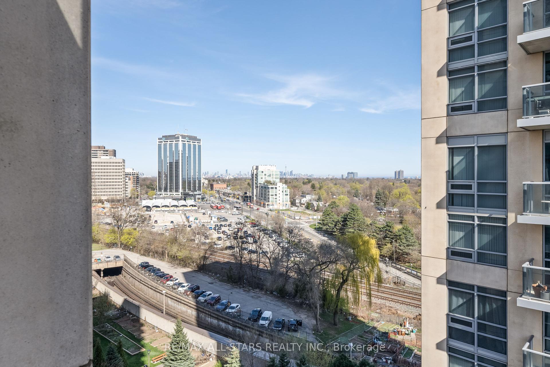 2 Bedrooms Condo at 5 Michael Power, Toronto For sale