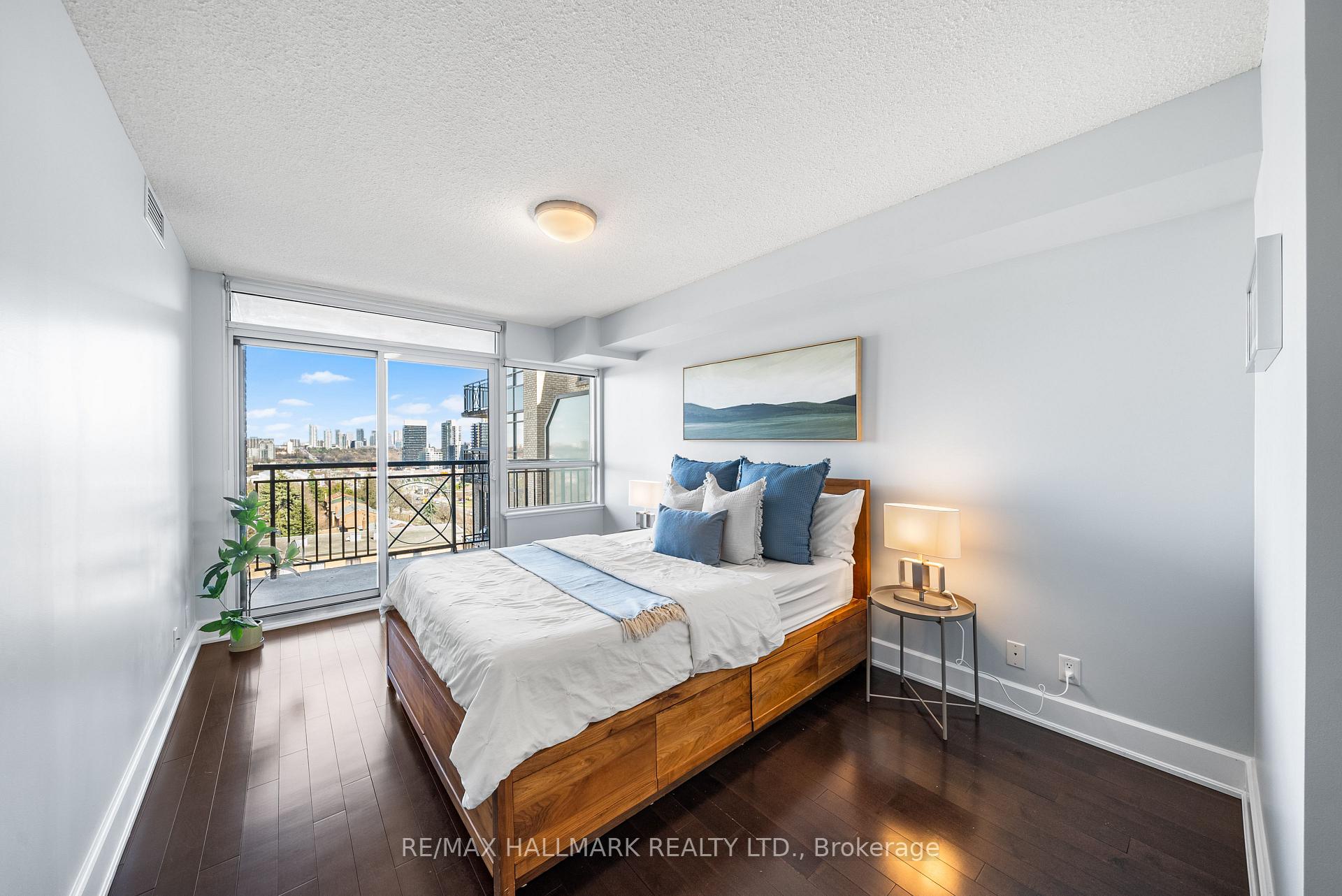 2 Bedrooms Condo at 676 Sheppard, Toronto For sale