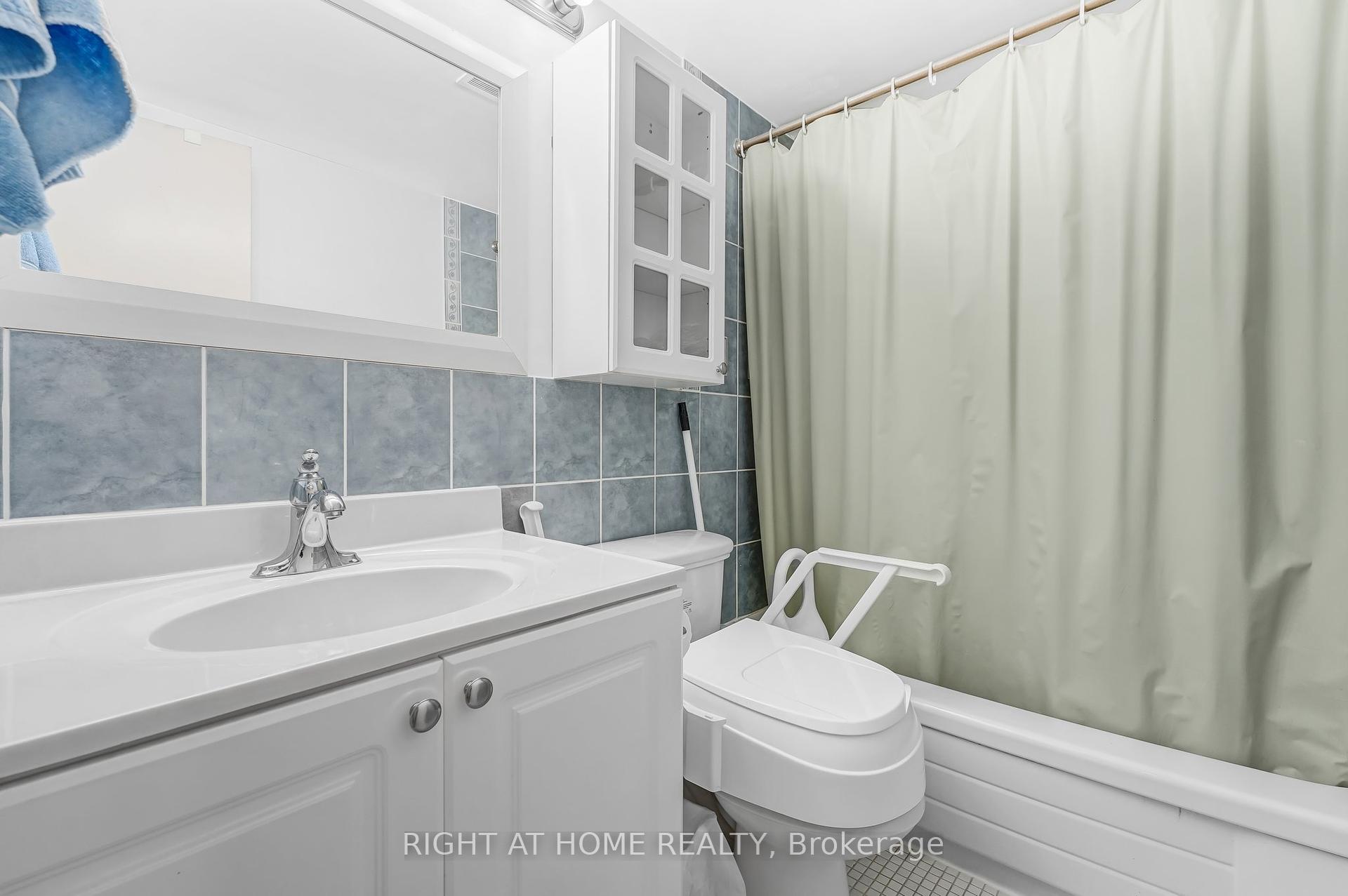 2 Bedrooms Condo at 1250 Bridletowne, Toronto For sale