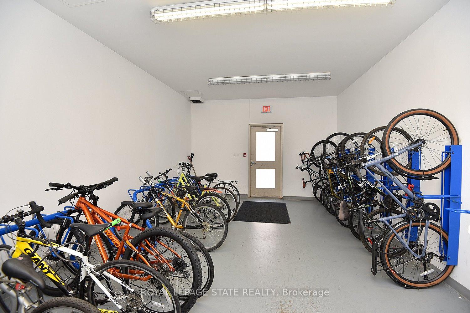 2 Bedrooms Condo at 90 Charlton, Hamilton For sale