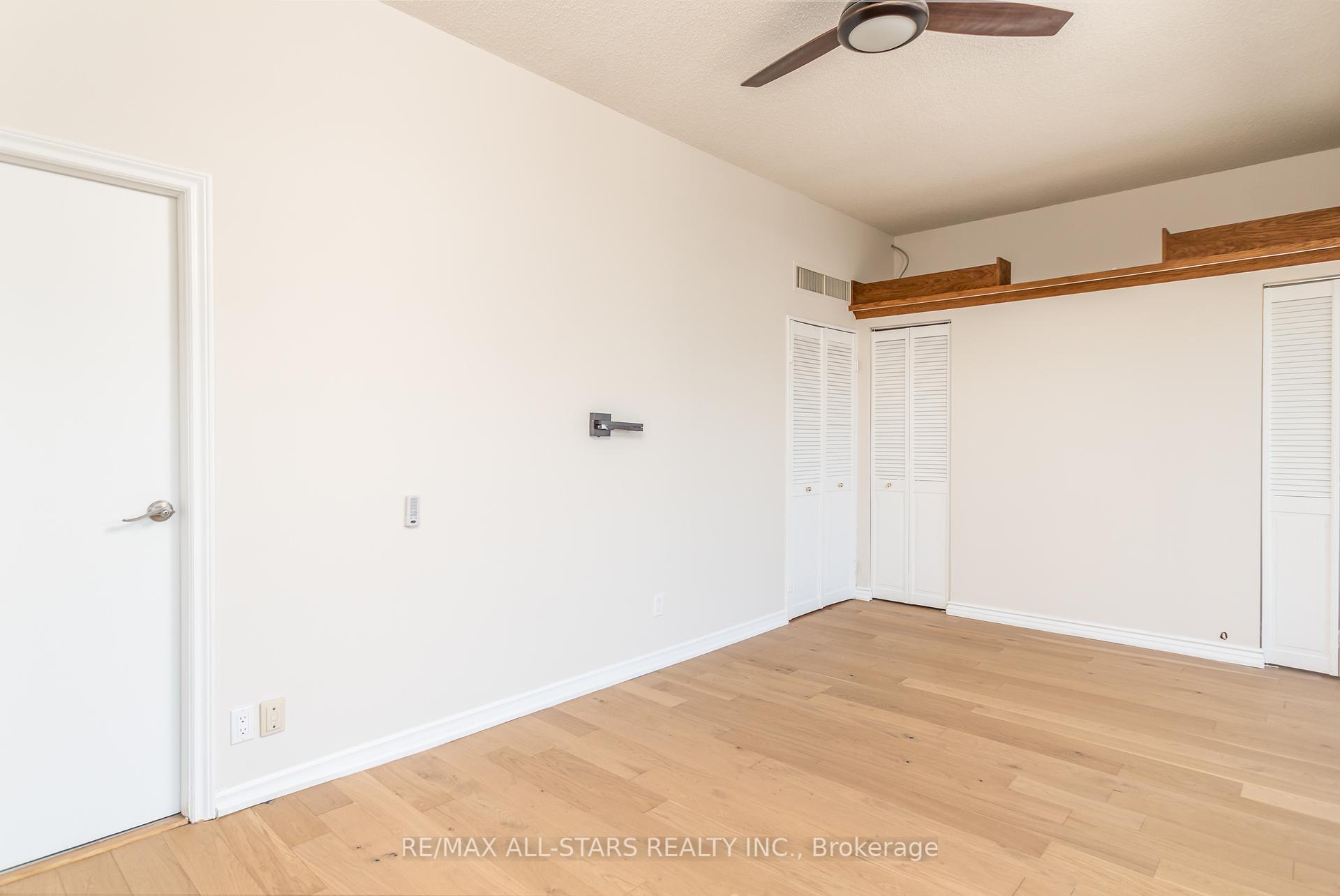 1 Bedroom Condo at 55 Harbour, Toronto For sale