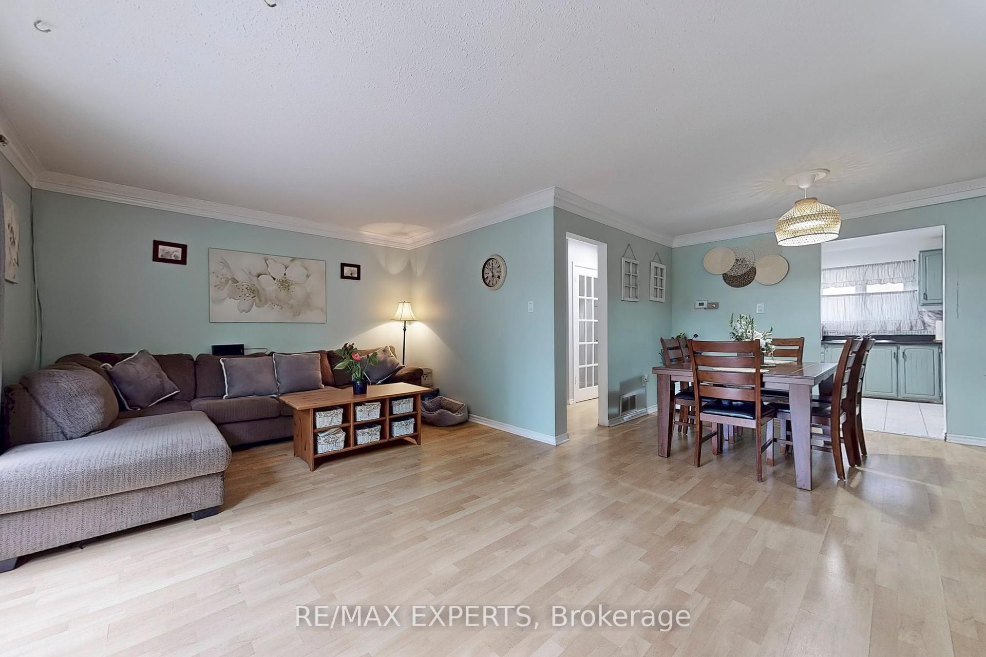 4 Bedrooms Condo at 270 Timberbank, Toronto For sale