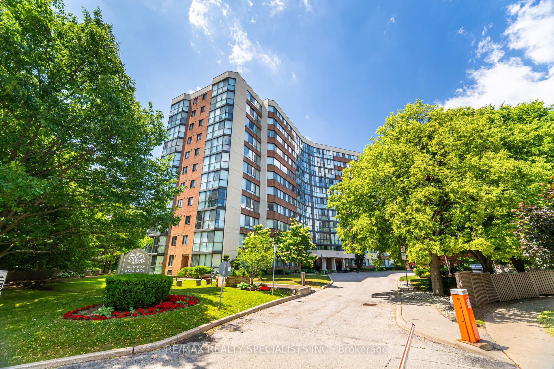 3 Bedrooms Condo at 1240 Marlborough, Oakville For sale