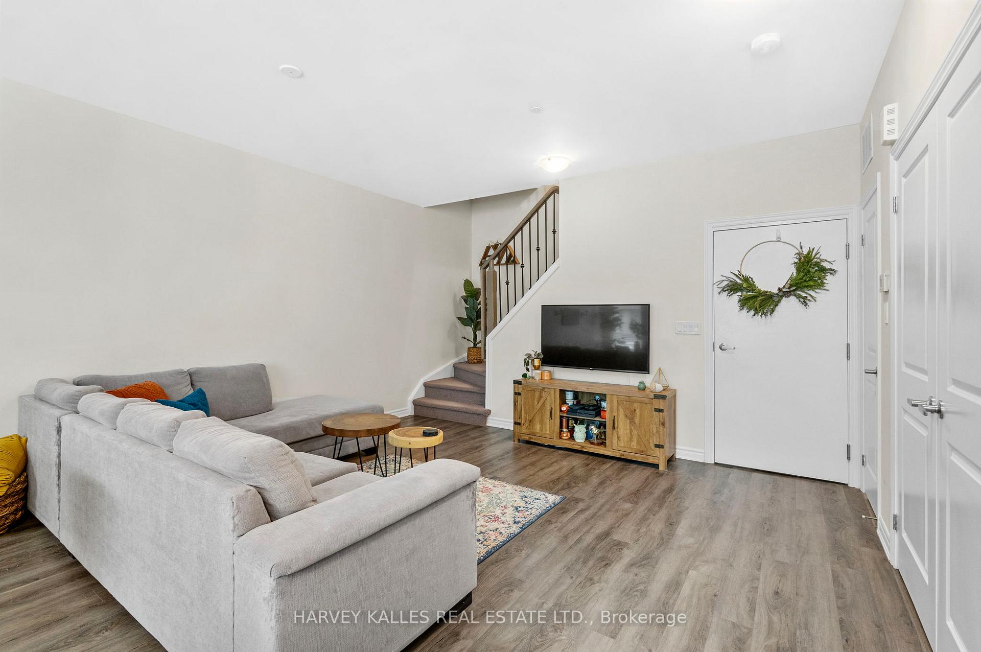 85 Eastwood Park Gardens 11