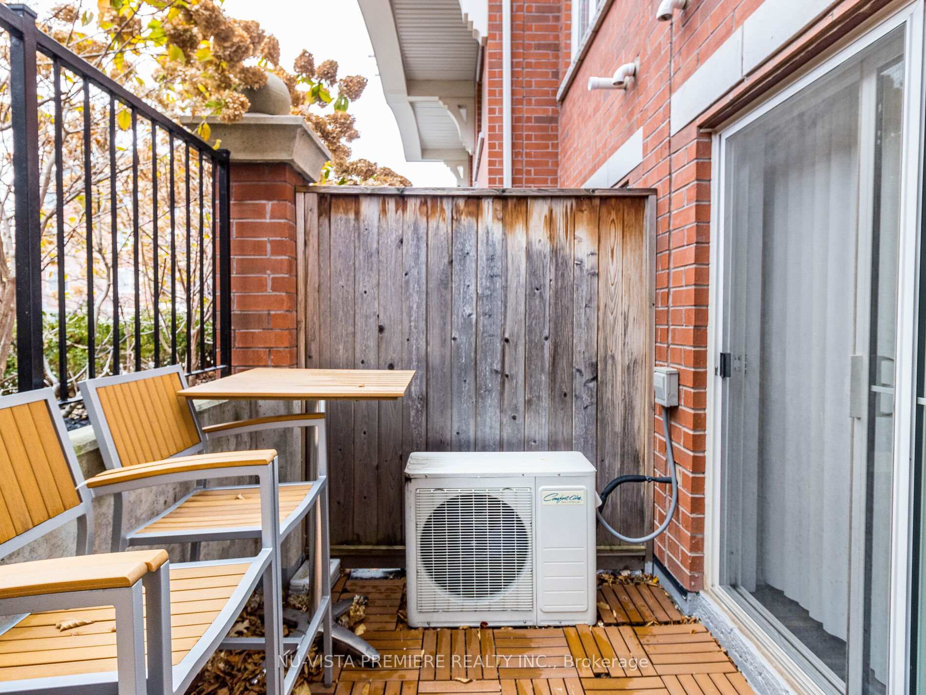 2 Bedrooms Condo at 2488 Post, Oakville For sale