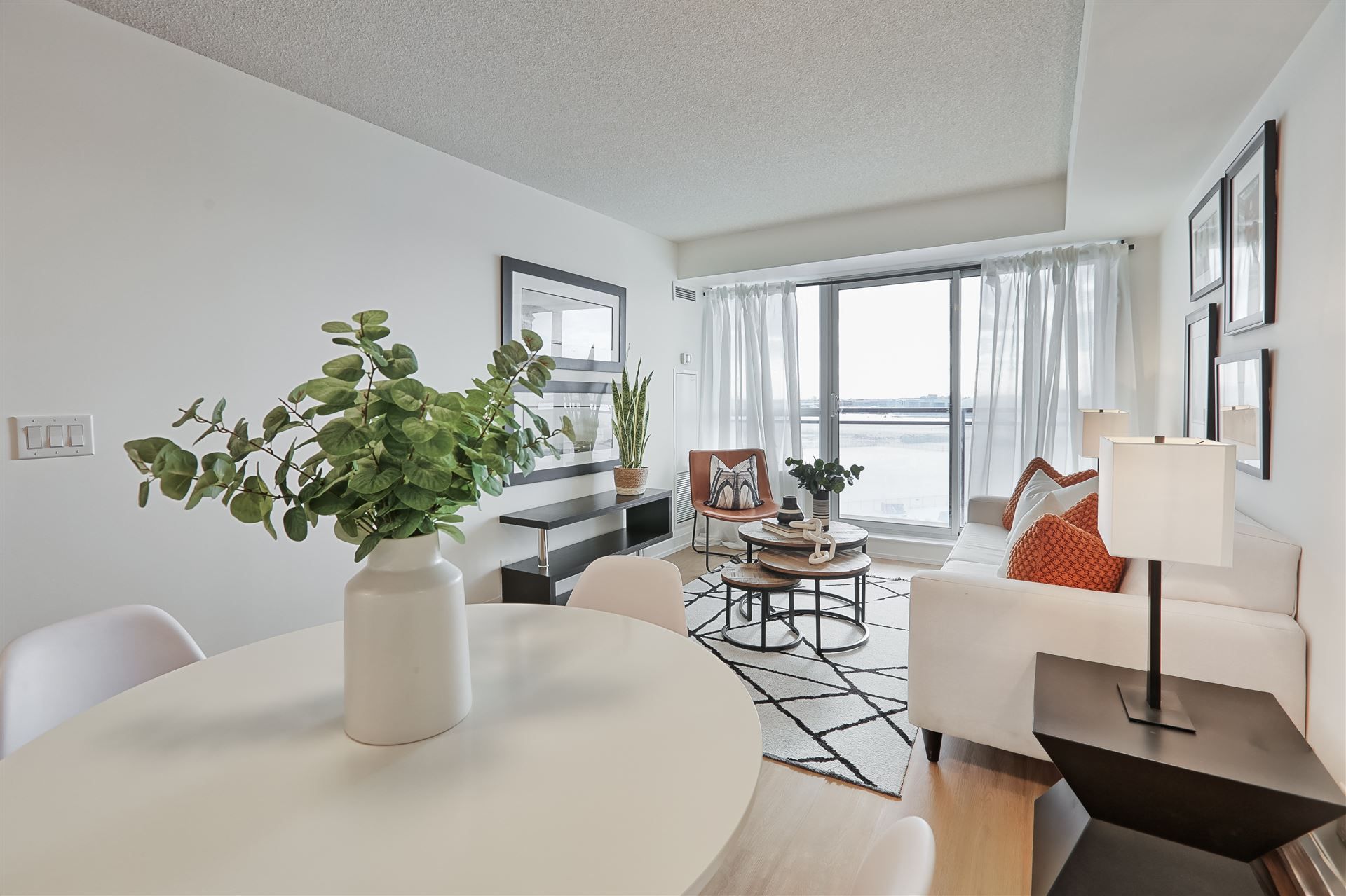 1070 Sheppard Avenue W 912