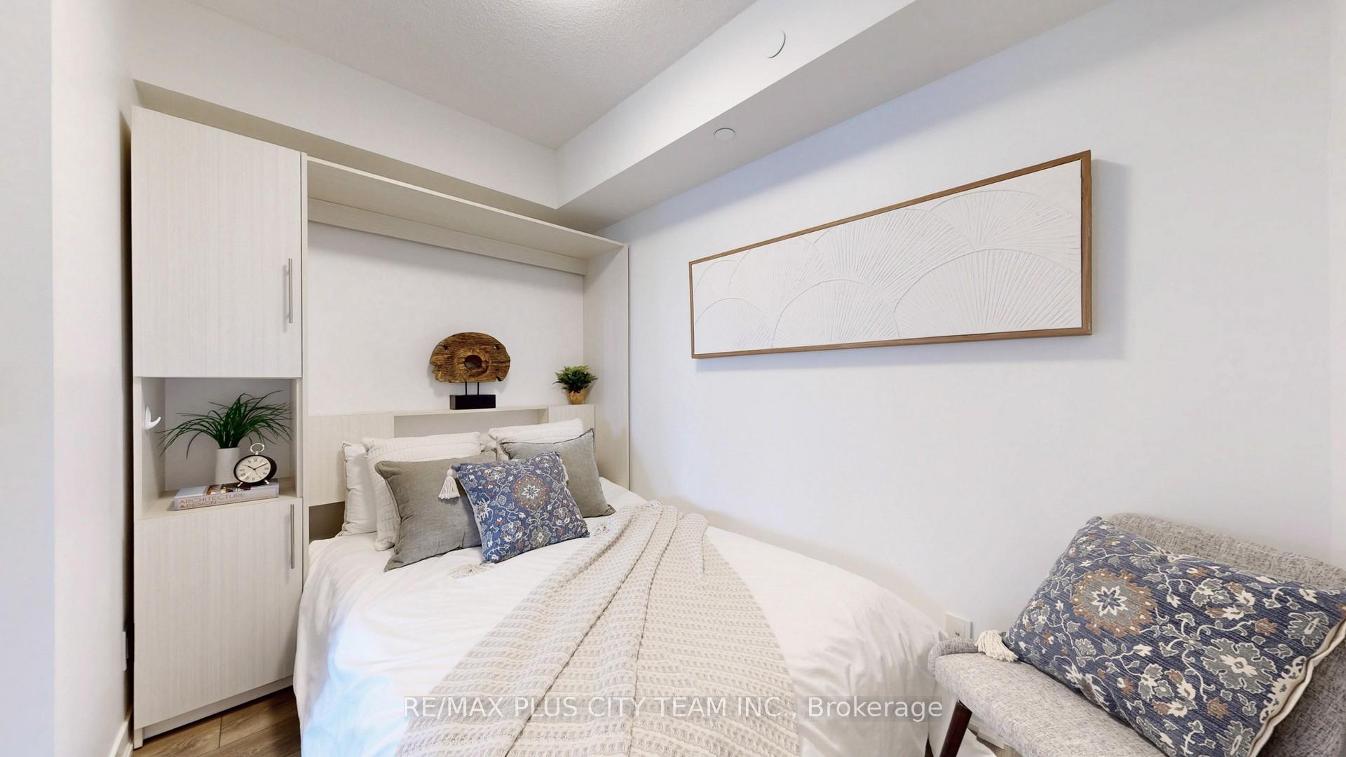 2 Bedrooms Condo at 100 Harbour, Toronto For sale