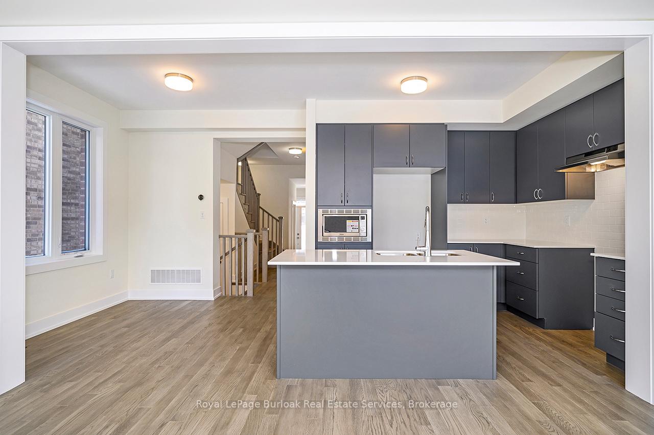 4 Bedrooms Condo at 2184 Postmaster,  Oakville For sale