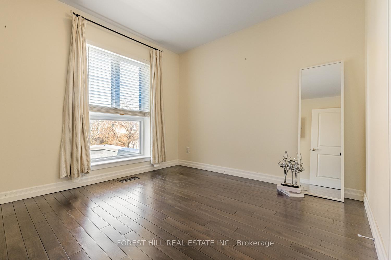 5 Bedrooms Condo at 21 Snowshoe Mill, Toronto For sale