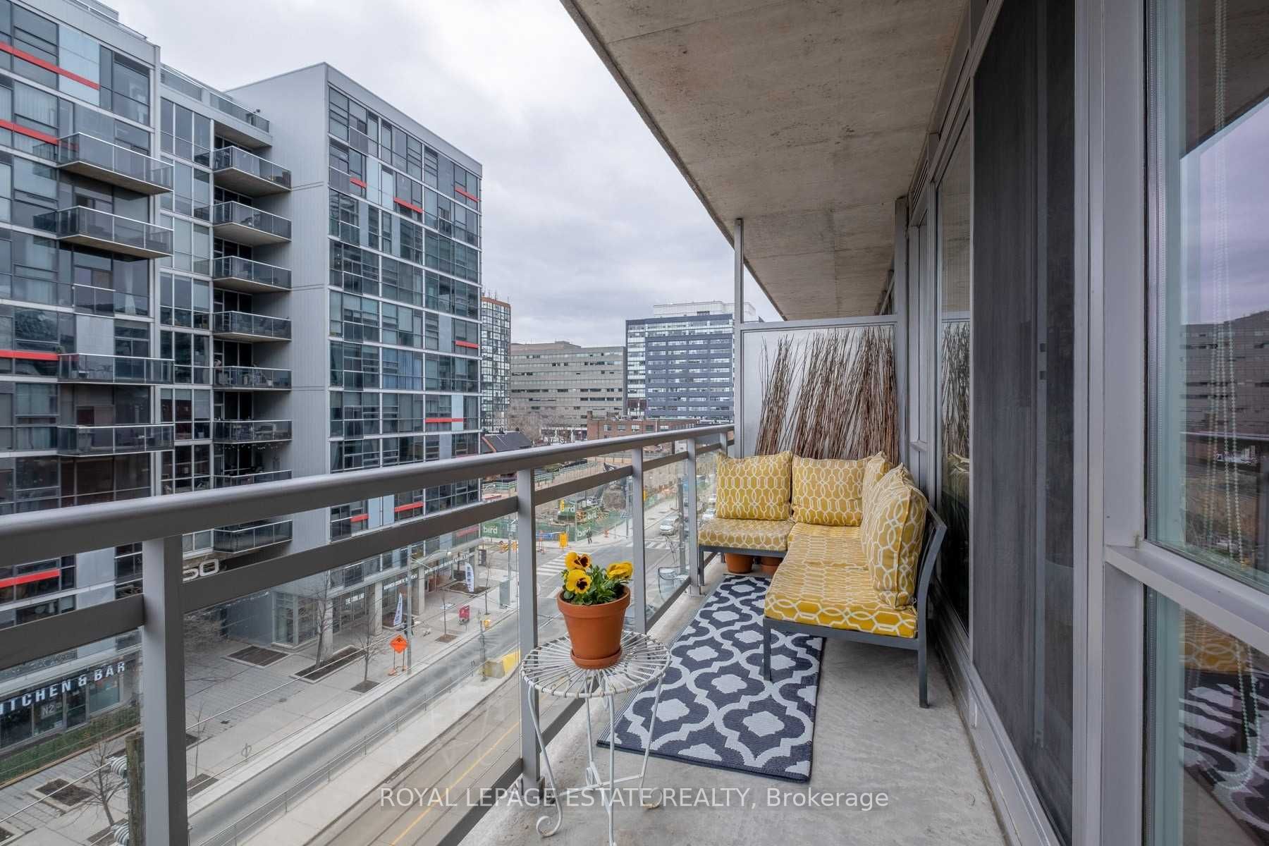 38 Niagara Street, #609
