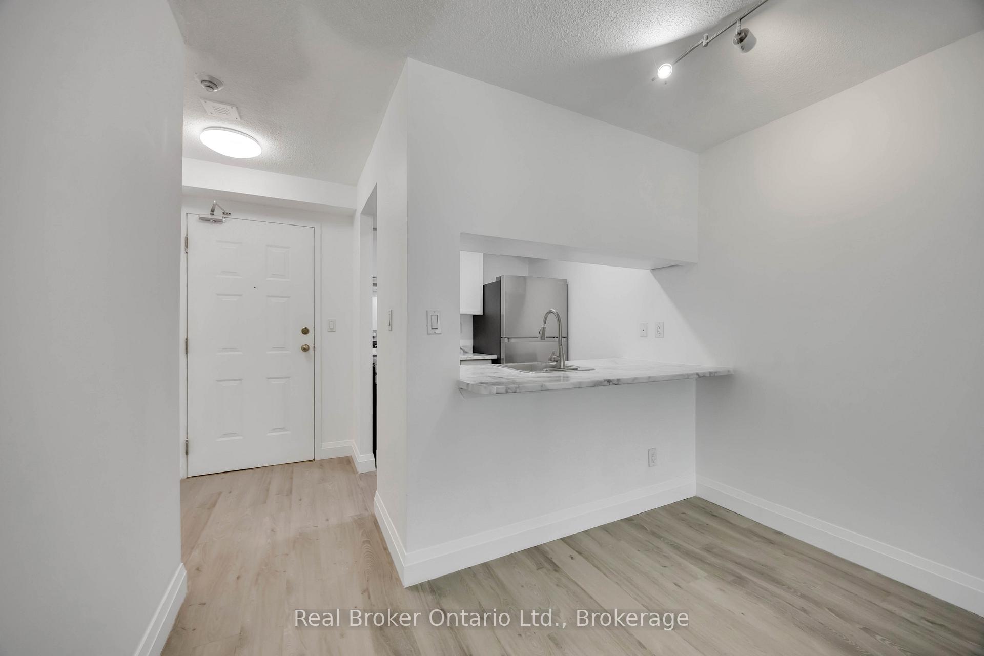 2 Bedrooms Condo at 222 The Esplanade, Toronto For sale