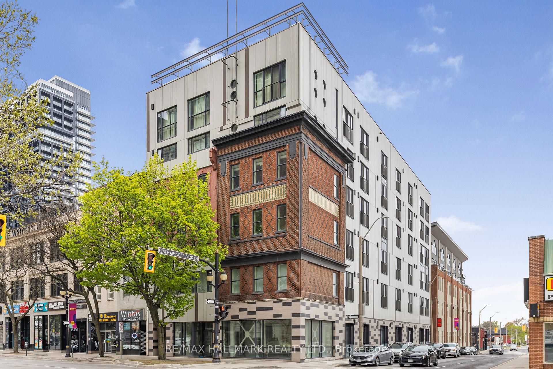 2 Bedrooms Condo at 121 KING, Hamilton For sale
