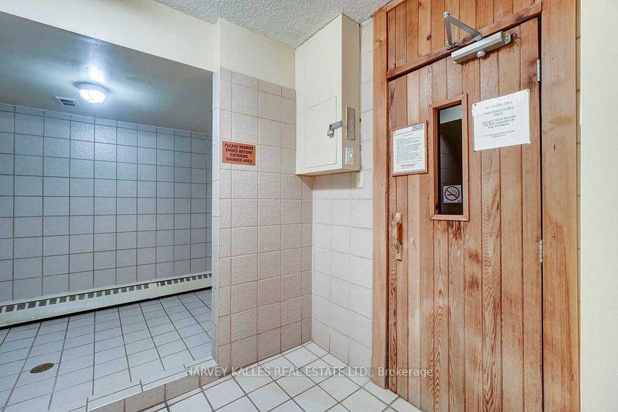 2 Bedrooms Condo at 2929 Aquitaine, Mississauga For sale