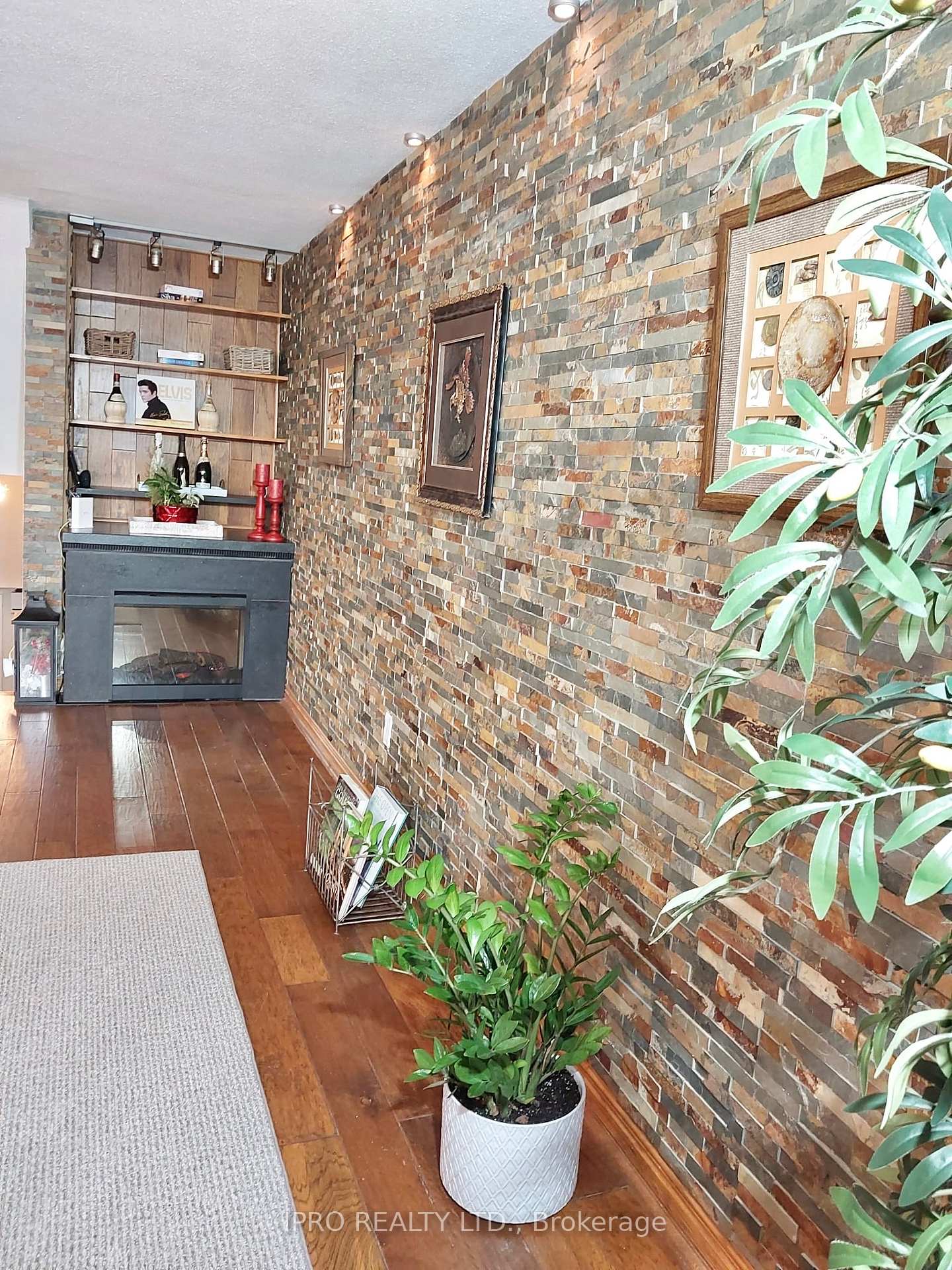 3 Bedrooms Condo at 11 Wincott,  Toronto For sale