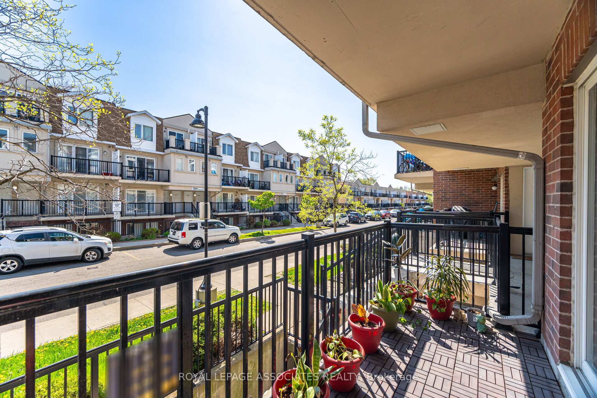 3 Bedrooms Condo at 3043 Finch, Toronto For sale