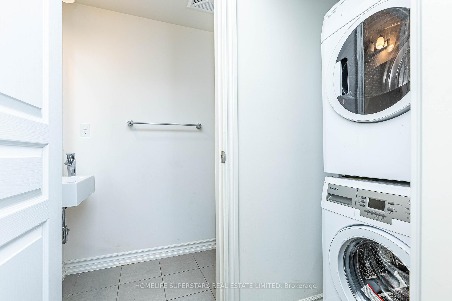 2 Bedrooms Condo at 70 Eastwood Park,  Toronto For sale