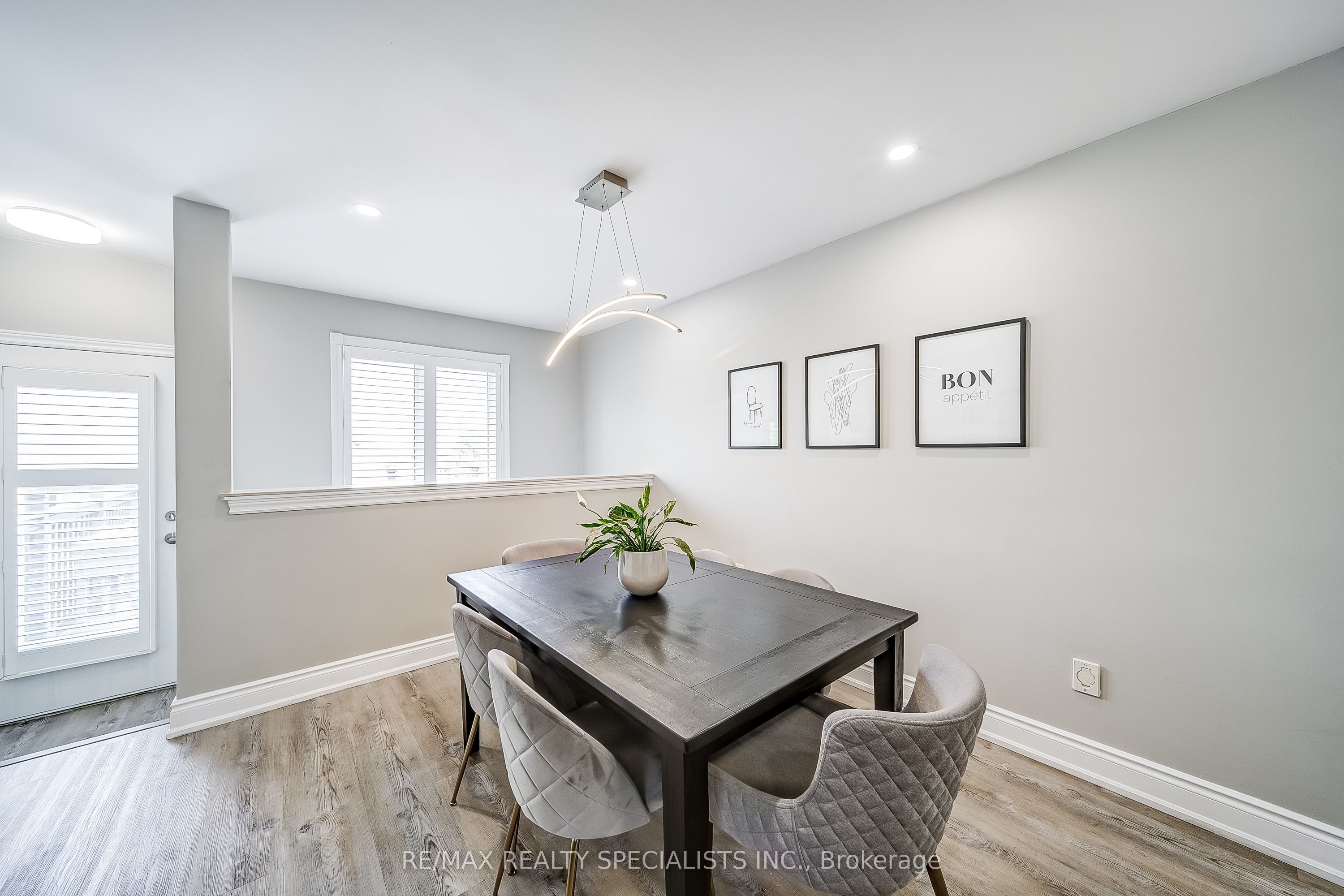 8 Wyman Crescent