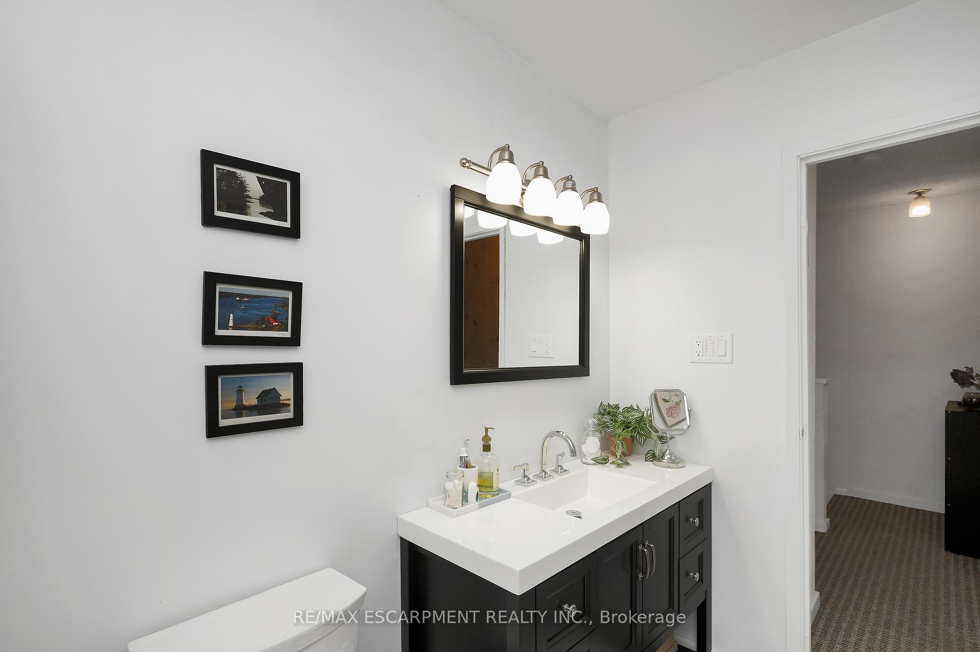 3 Bedrooms Condo at 5017 Pinedale, Burlington For sale